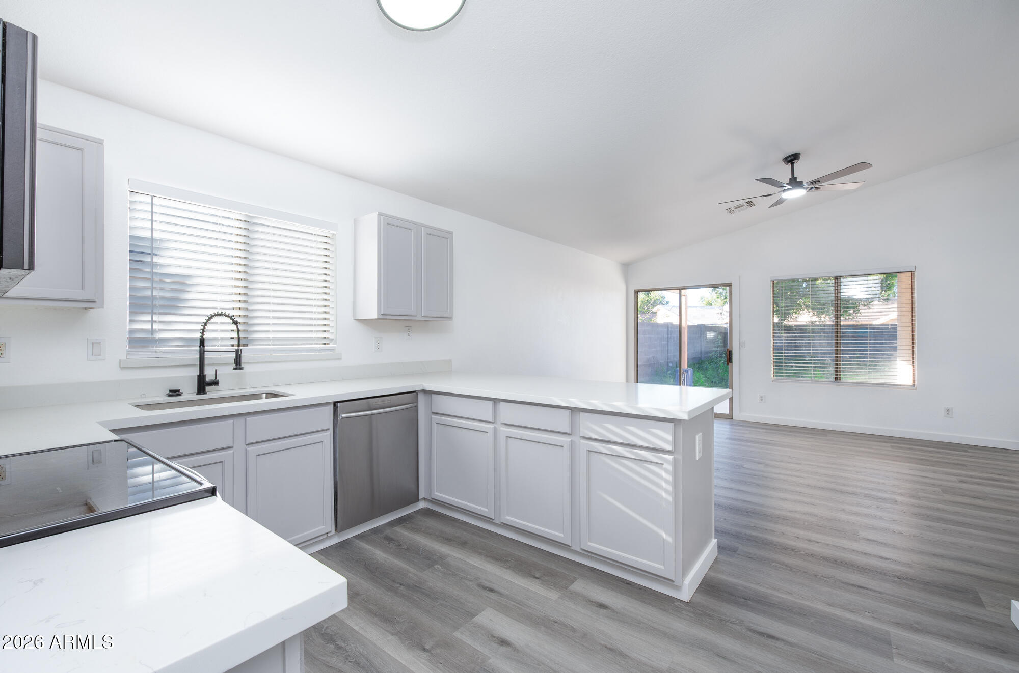 1034 E MONTELEONE Street