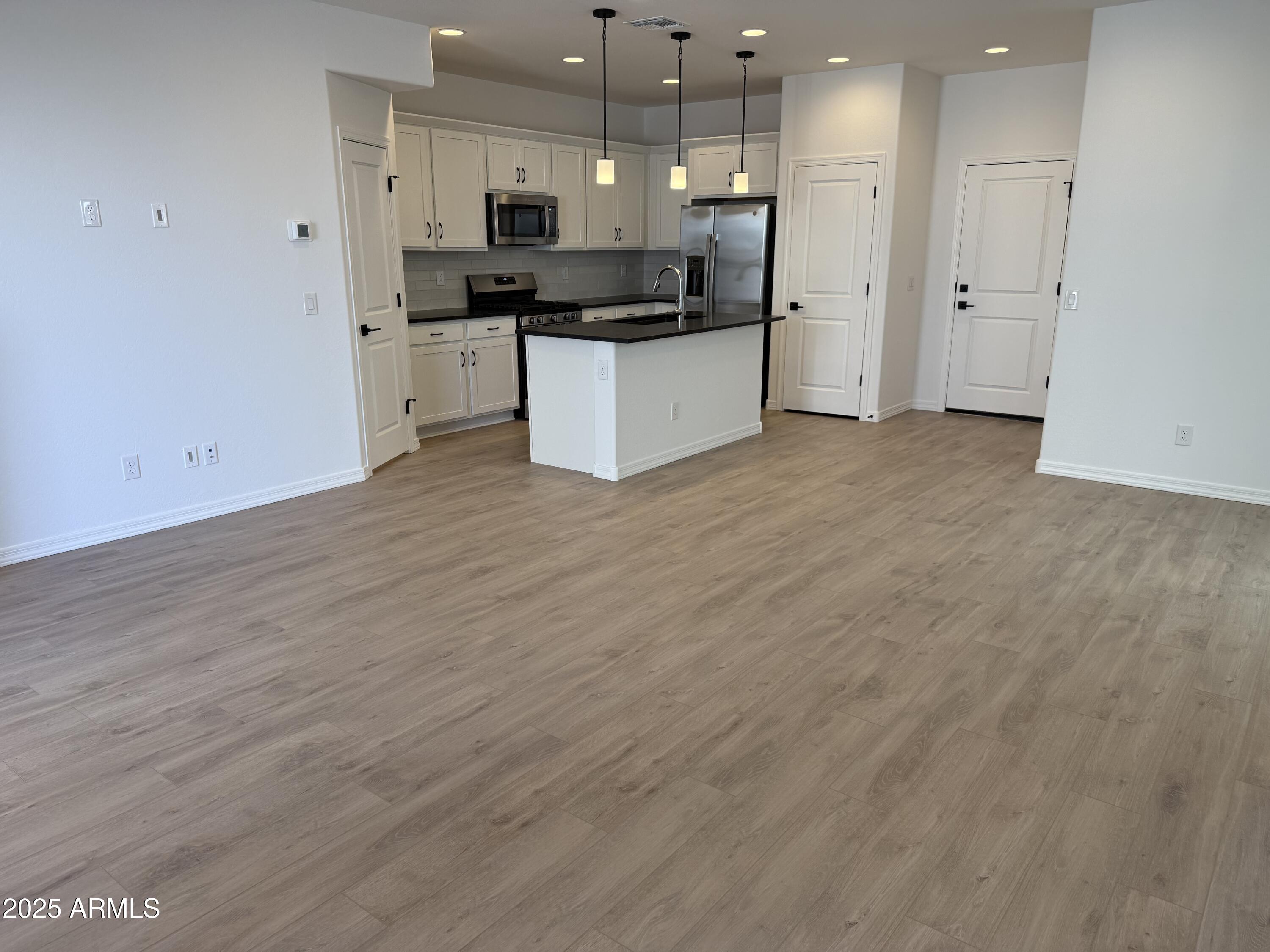 1223 W SPARROW Drive