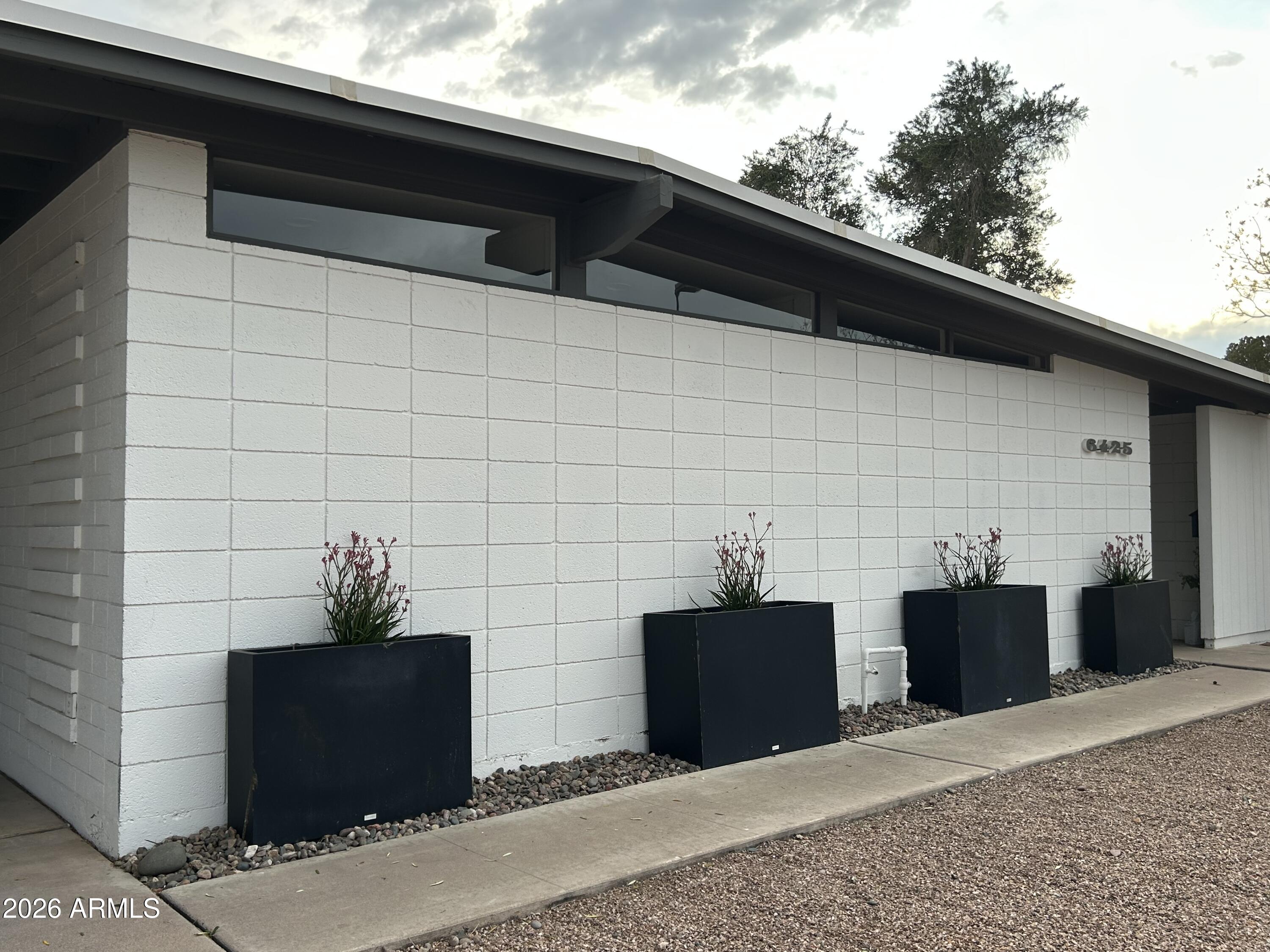 6425 E PARKVIEW Drive