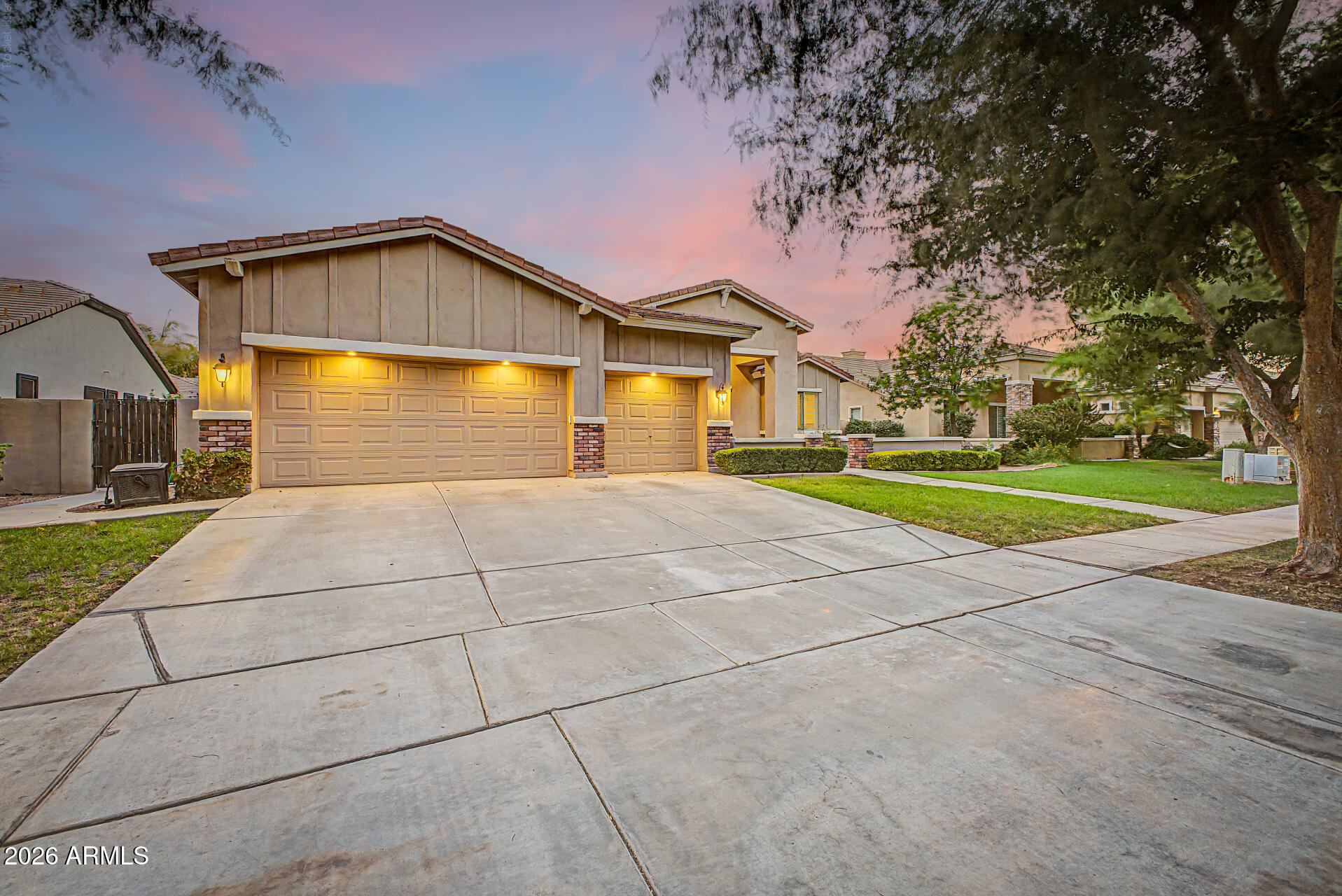 2975 E COMSTOCK Drive