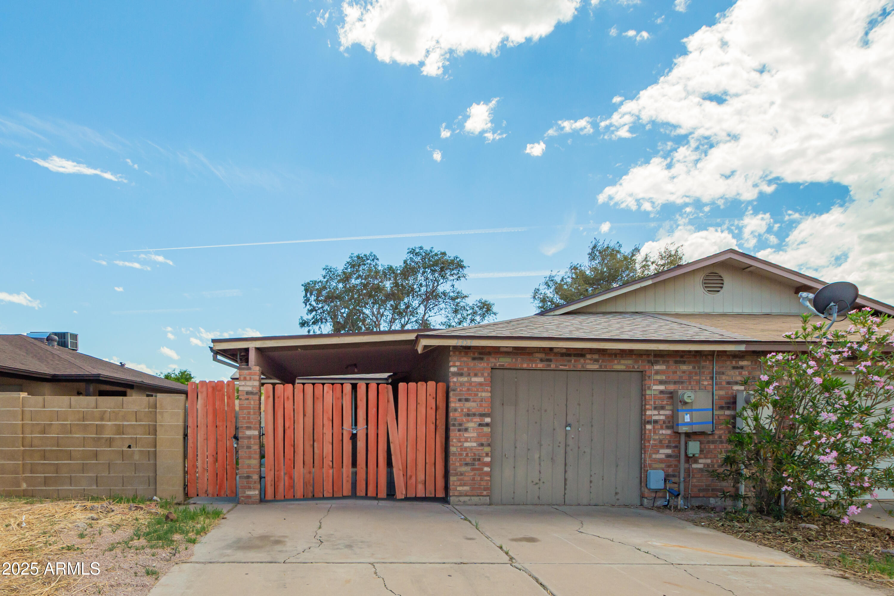 1353 E HOPI Avenue