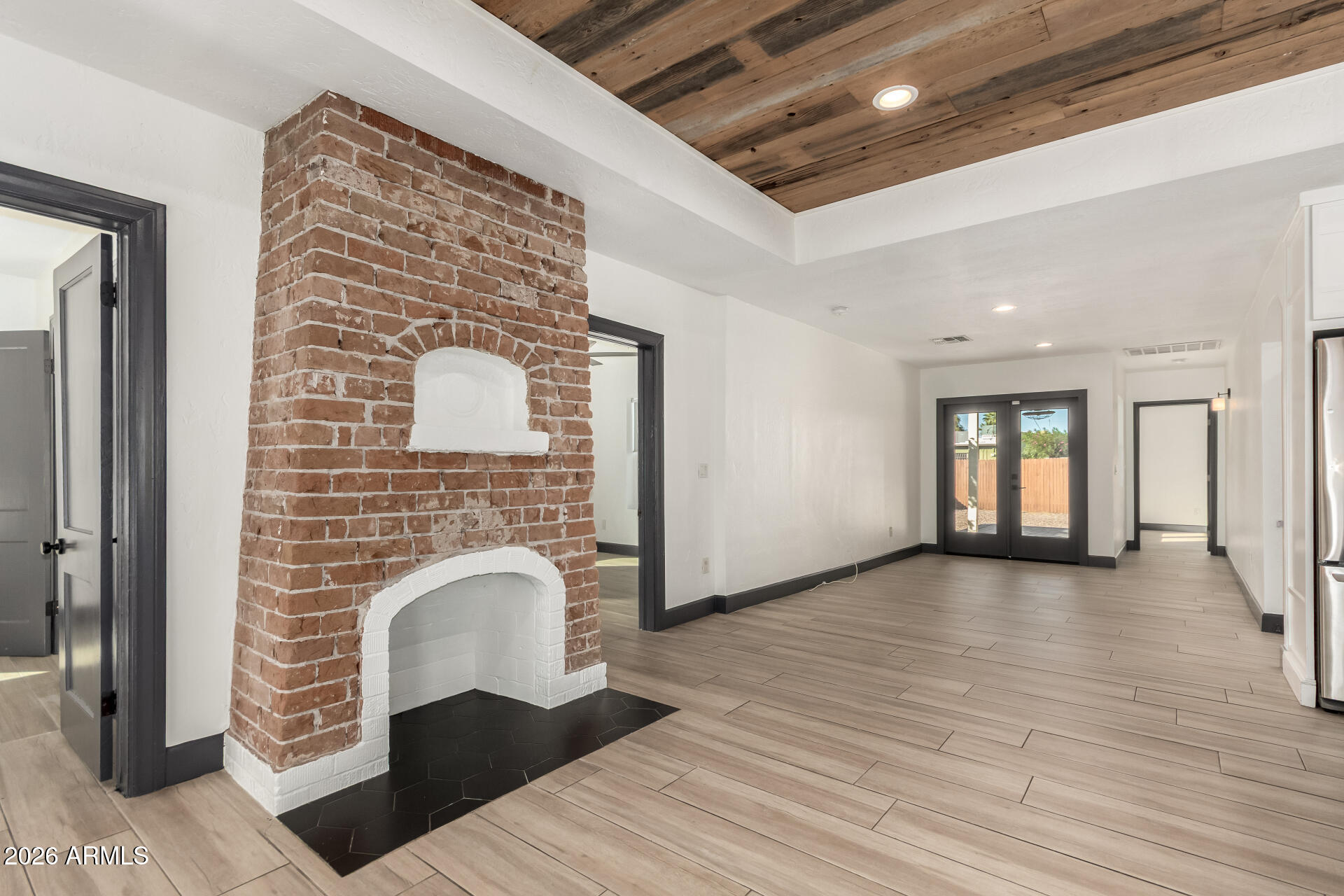 1616 E WILLETTA Street