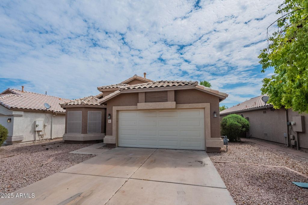 Photo of 165 S Quartz Street, Gilbert, AZ 85296 (MLS # 6910250)