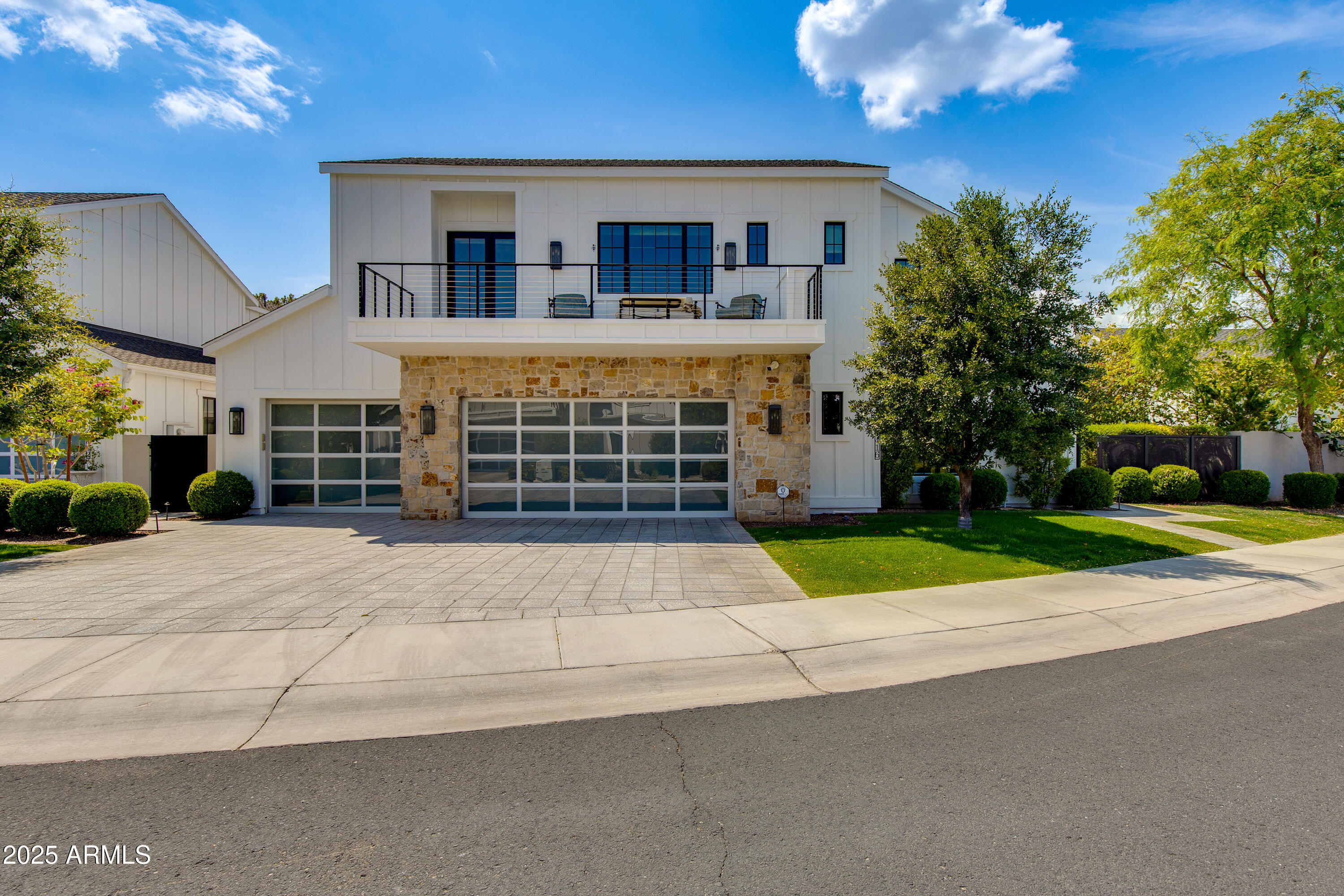 4416 N 37TH Way