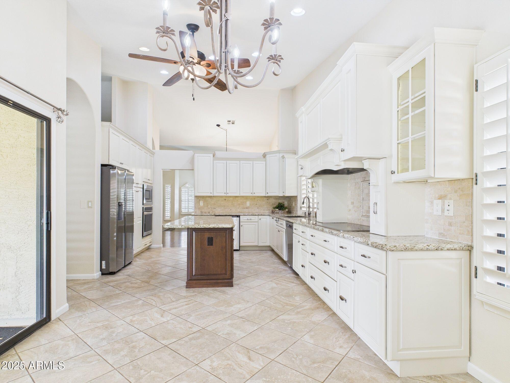 1635 W WISTERIA Drive