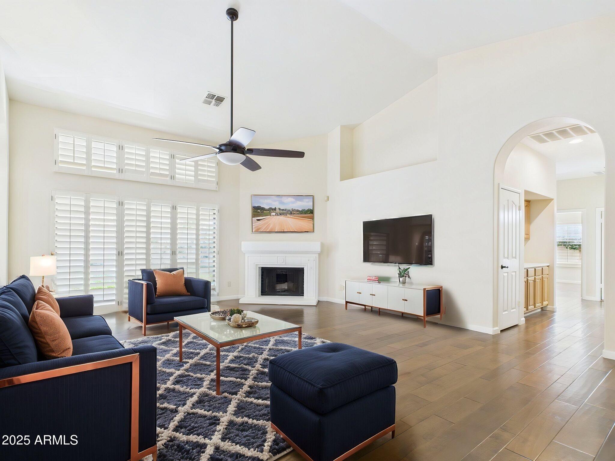 1635 W WISTERIA Drive