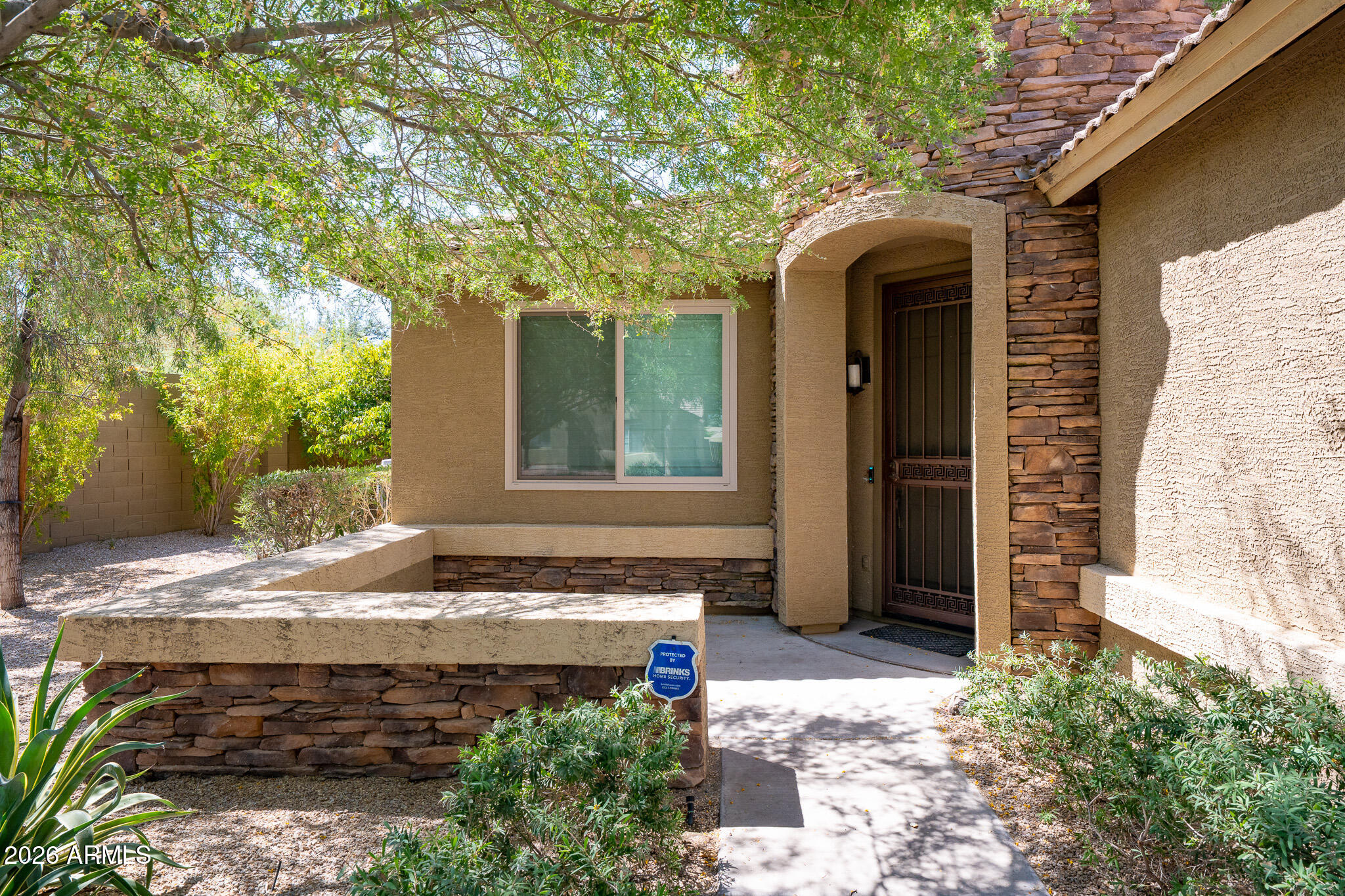 1527 E GARY Way