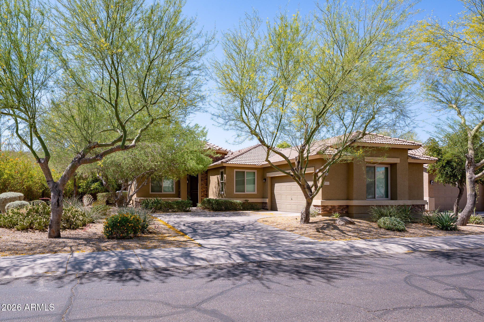 1527 E GARY Way