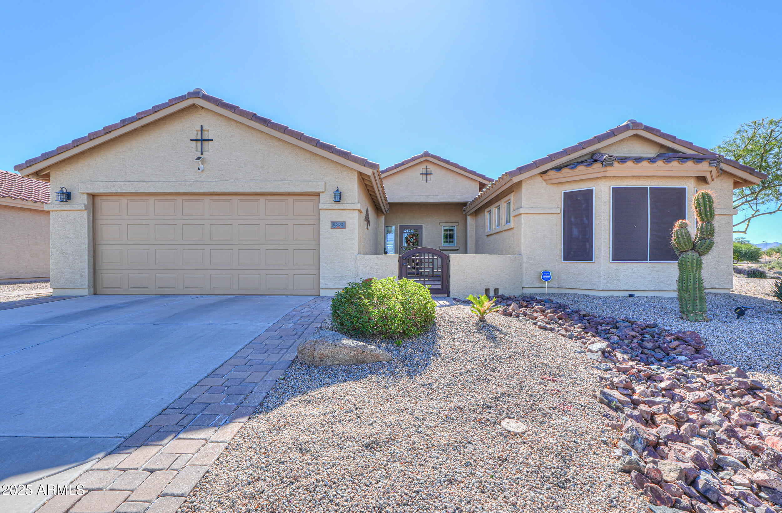 2353 E SANTIAGO Trail