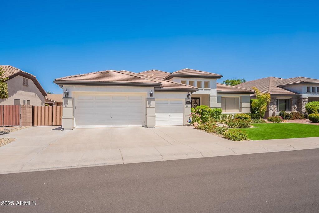 Photo of 4345 S Crosscreek Drive, Chandler, AZ 85249 (MLS # 6930177)