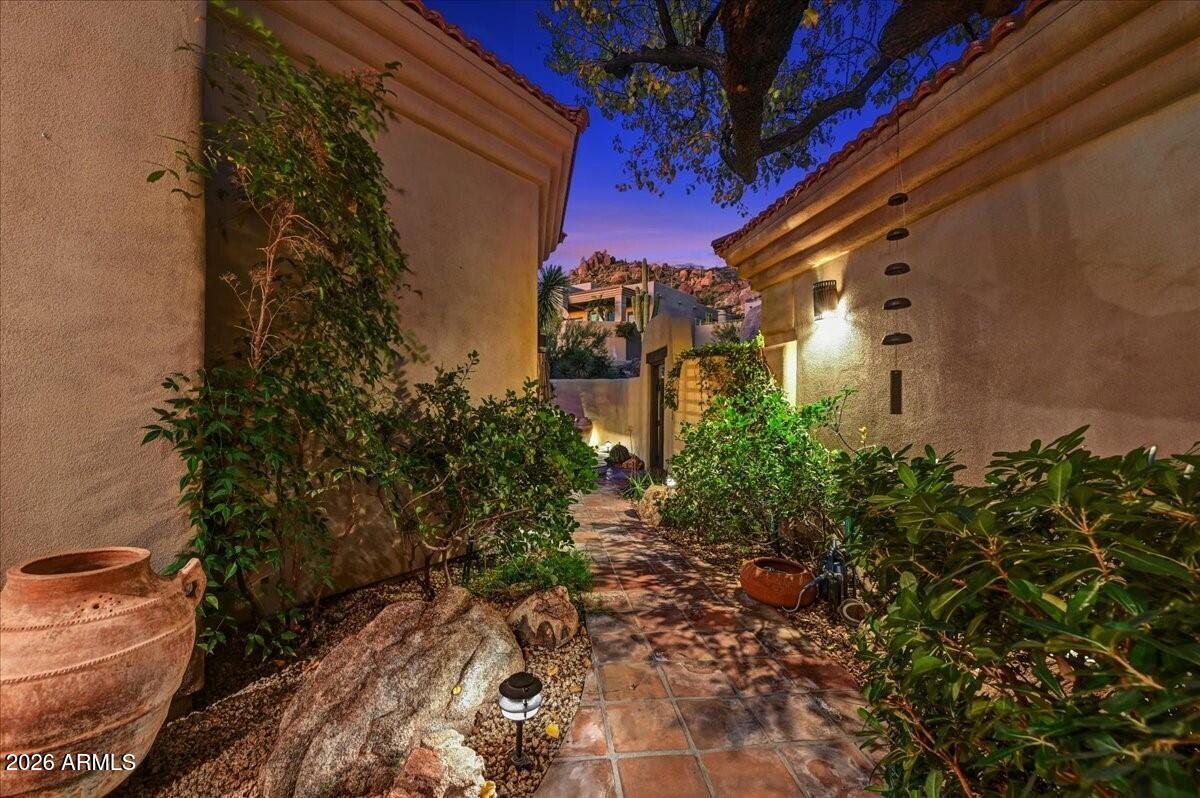 11175 E DE LA O Road