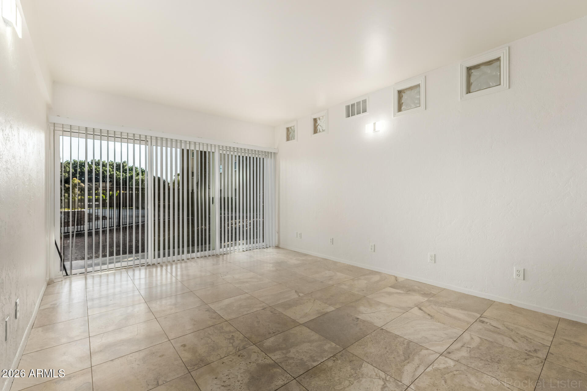 351 E THOMAS Road D104