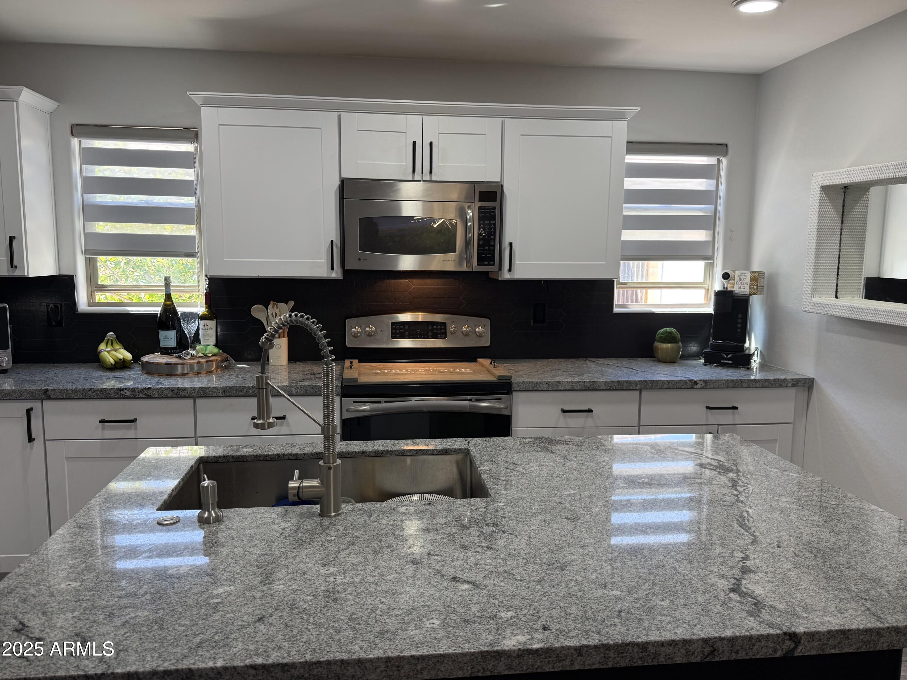 872 W DESERT SKY Drive