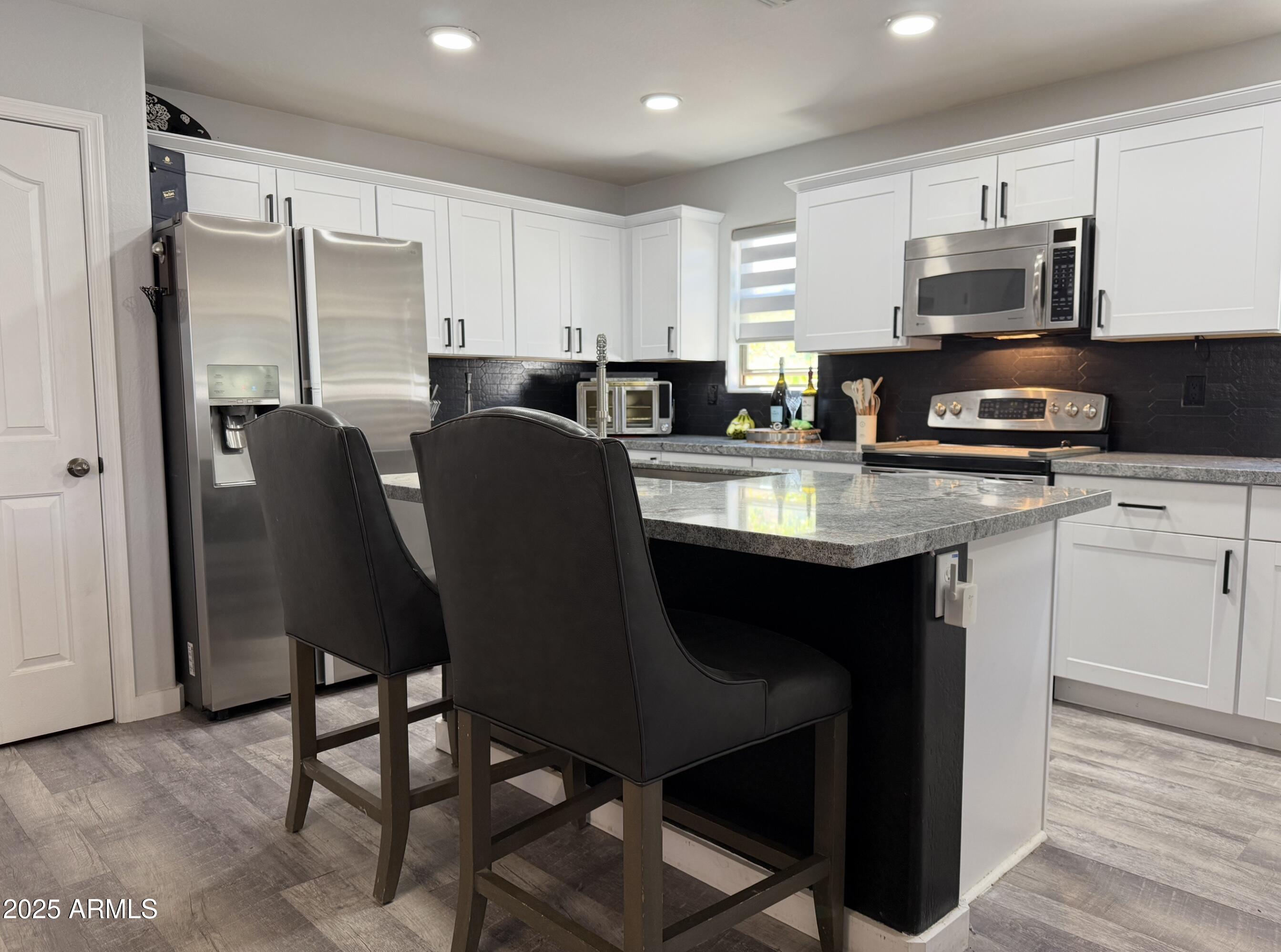 872 W DESERT SKY Drive