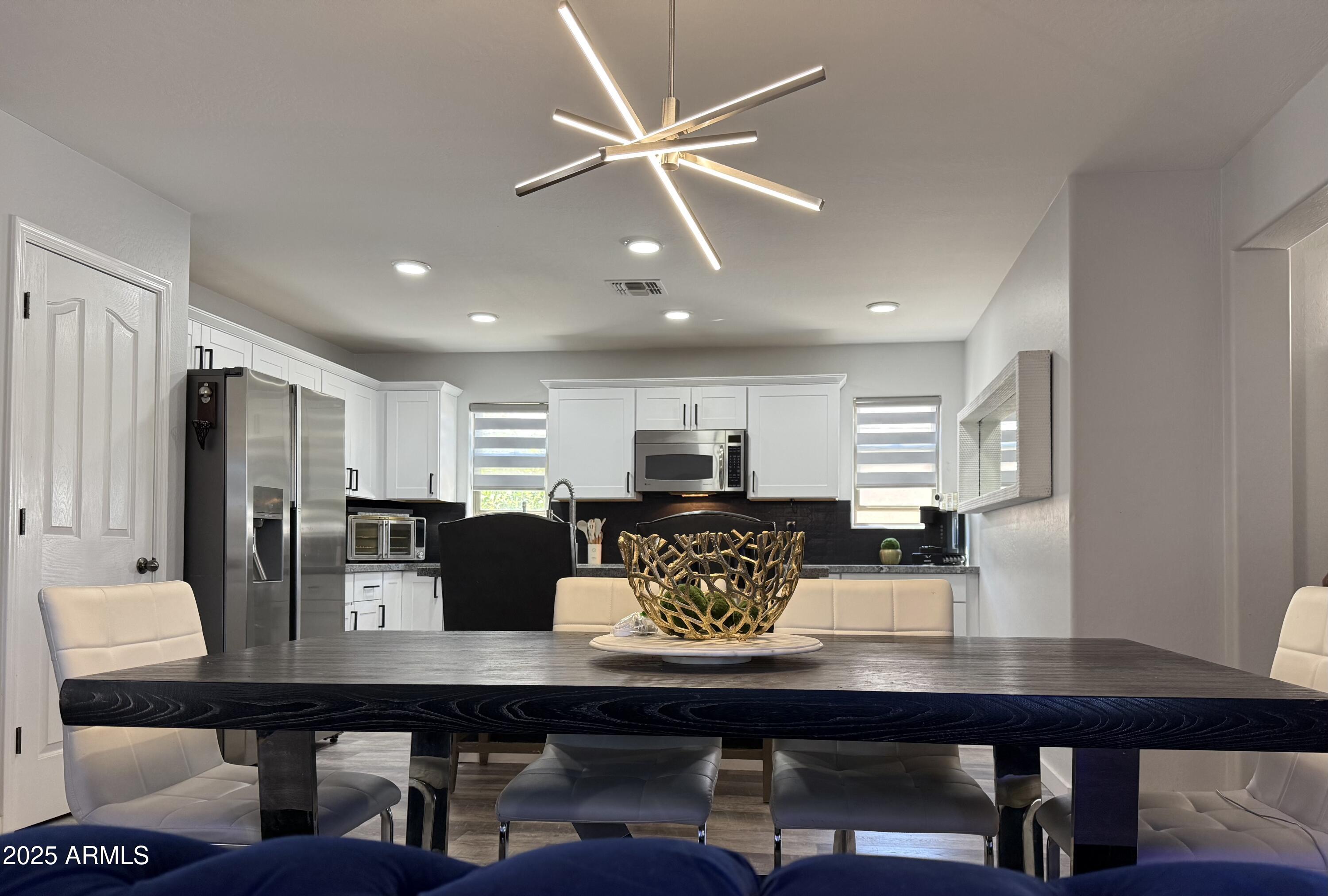 872 W DESERT SKY Drive