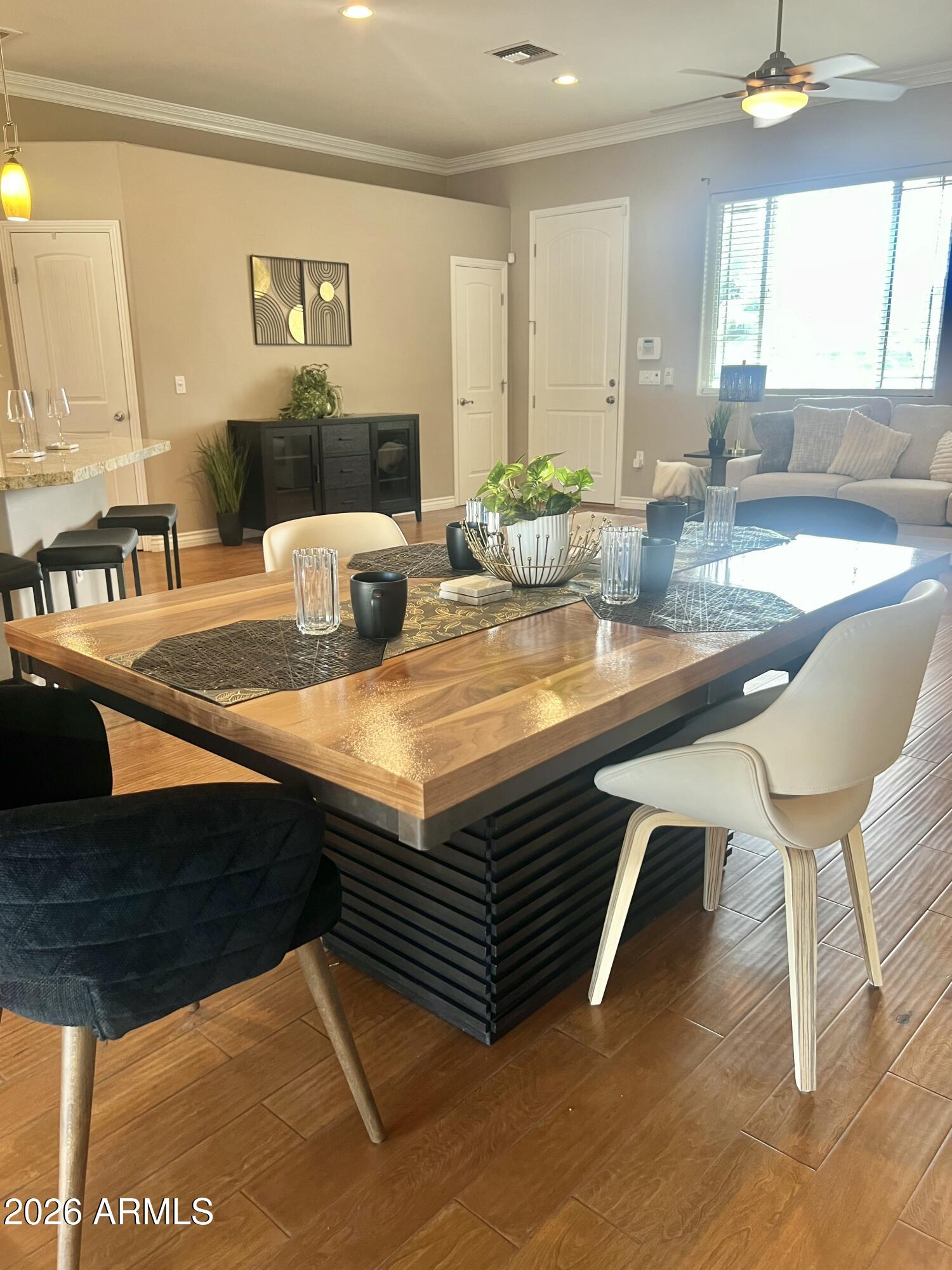 3034 E TURNEY Avenue