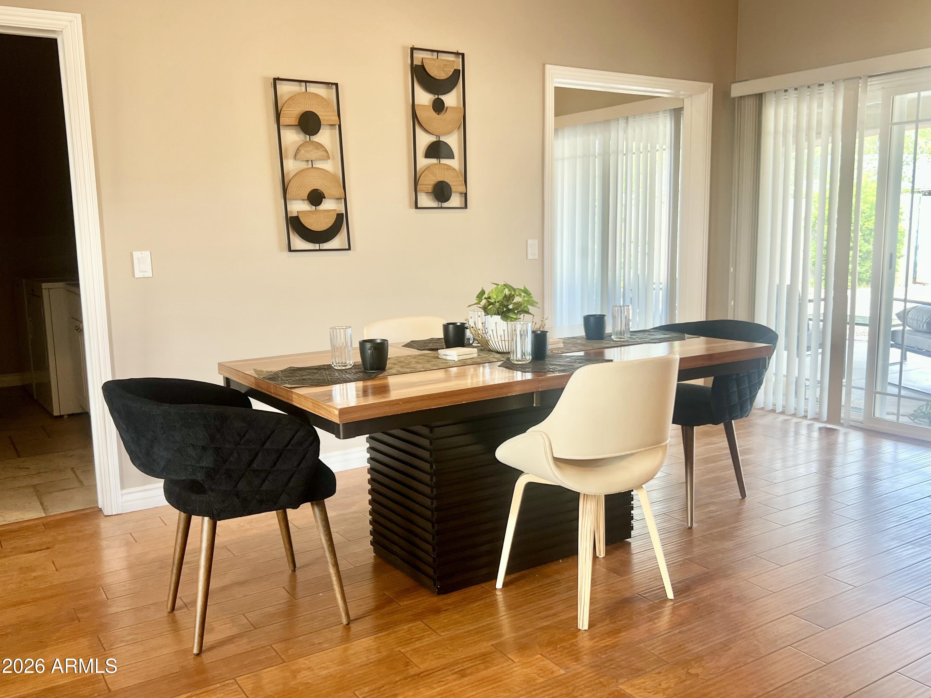 3034 E TURNEY Avenue