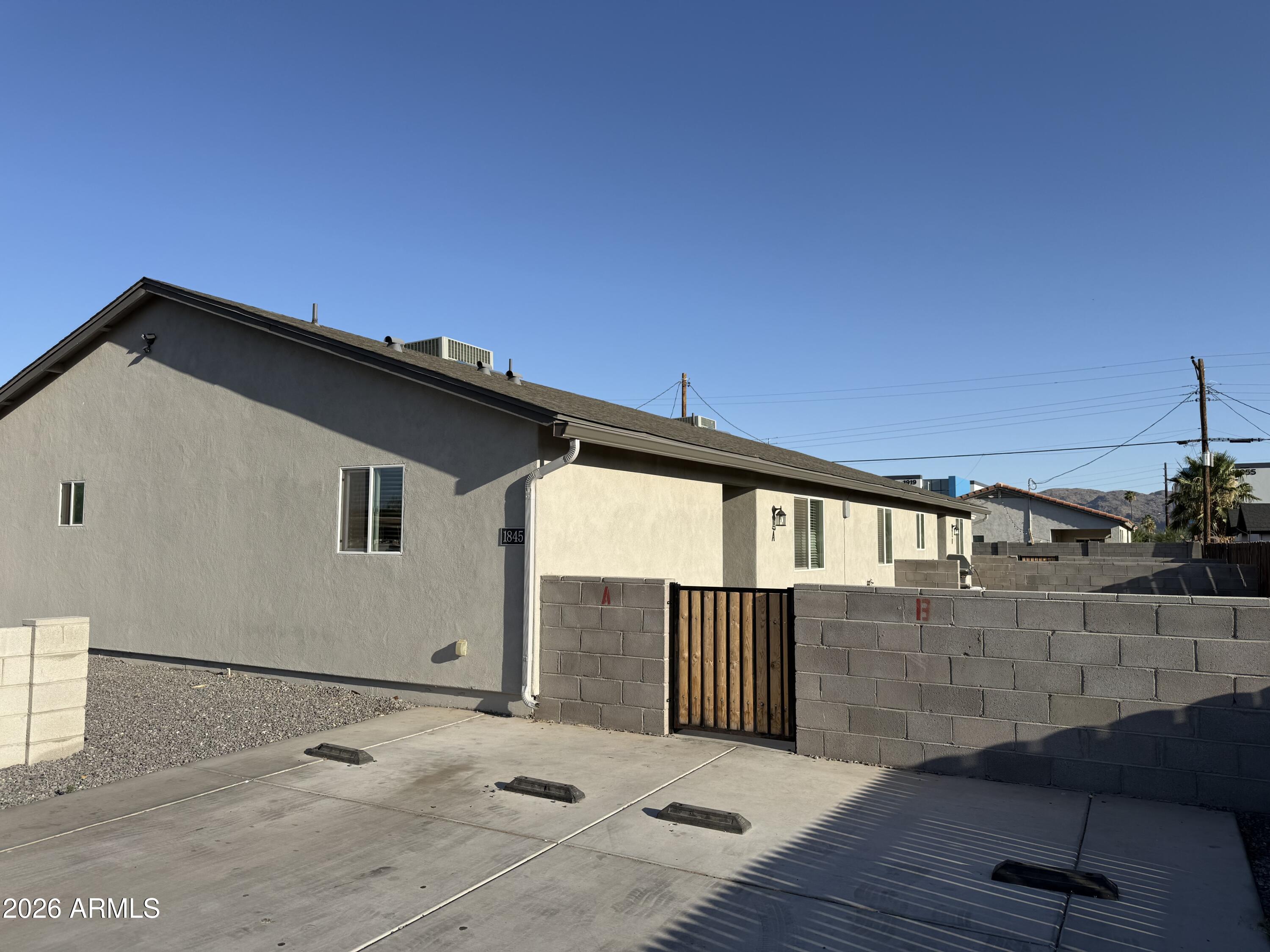 1845 E ILLINI Street