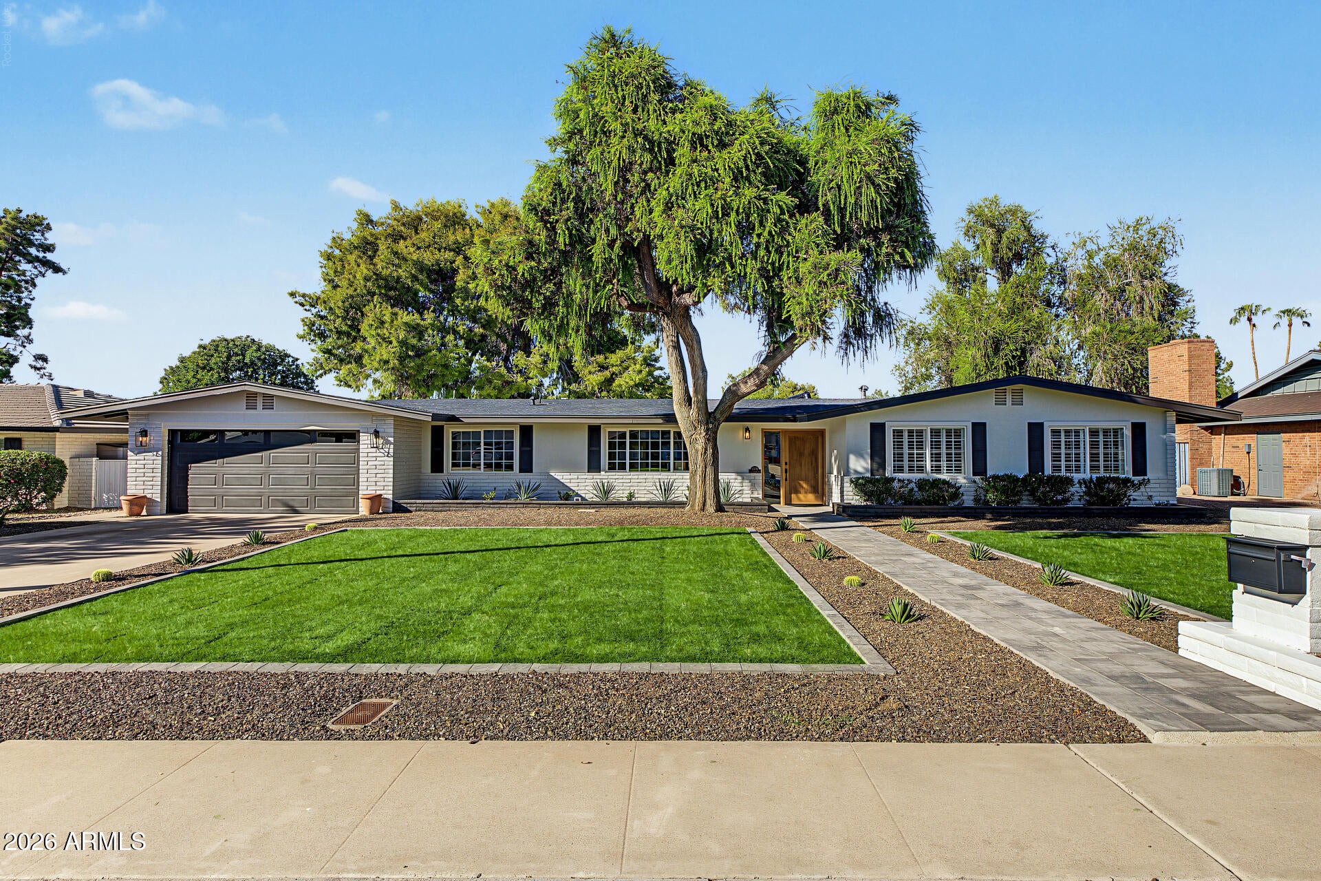352 W SOUTHERN HILLS Road