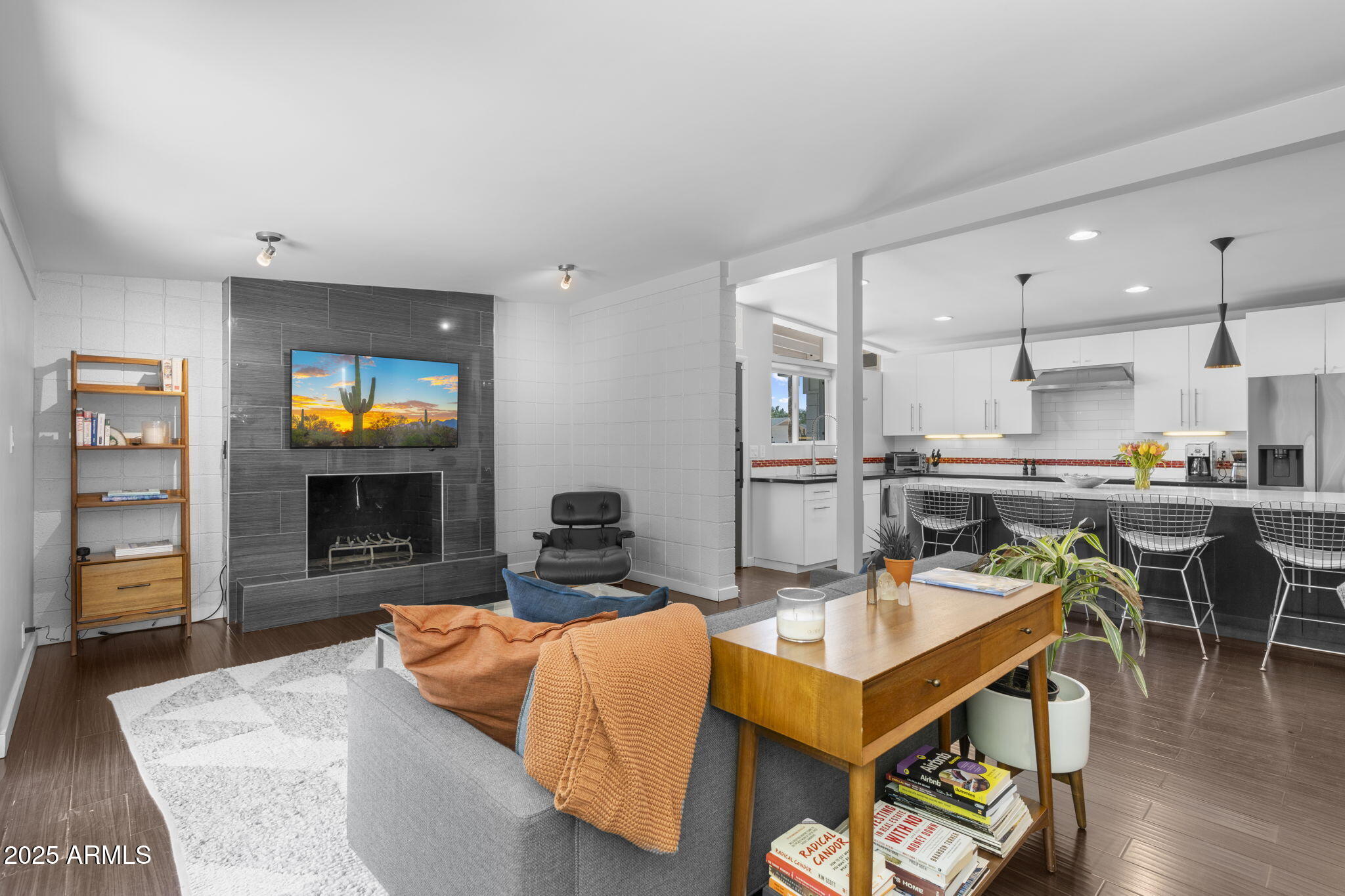 3402 E SELLS Drive