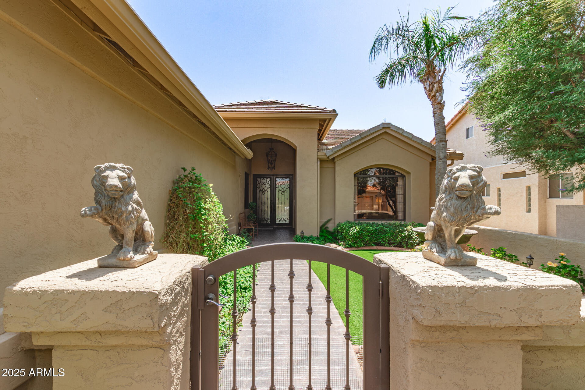 10015 E NACOMA Court