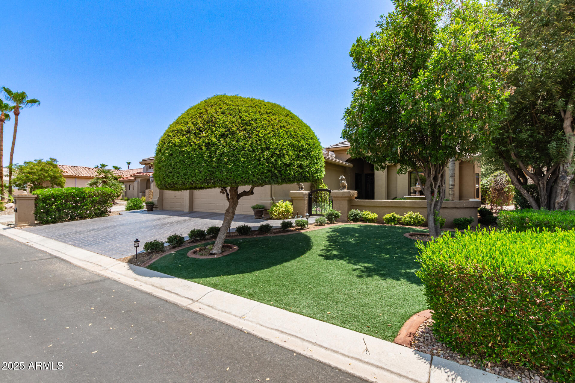 10015 E NACOMA Court