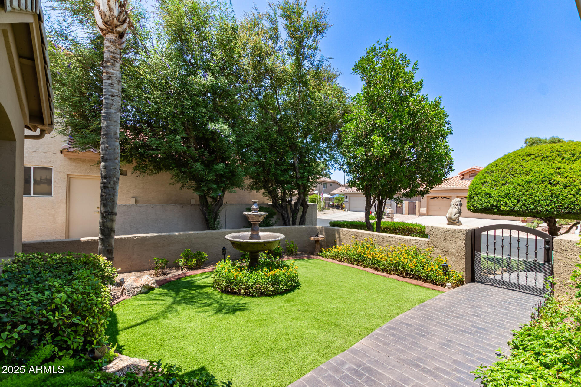 10015 E NACOMA Court