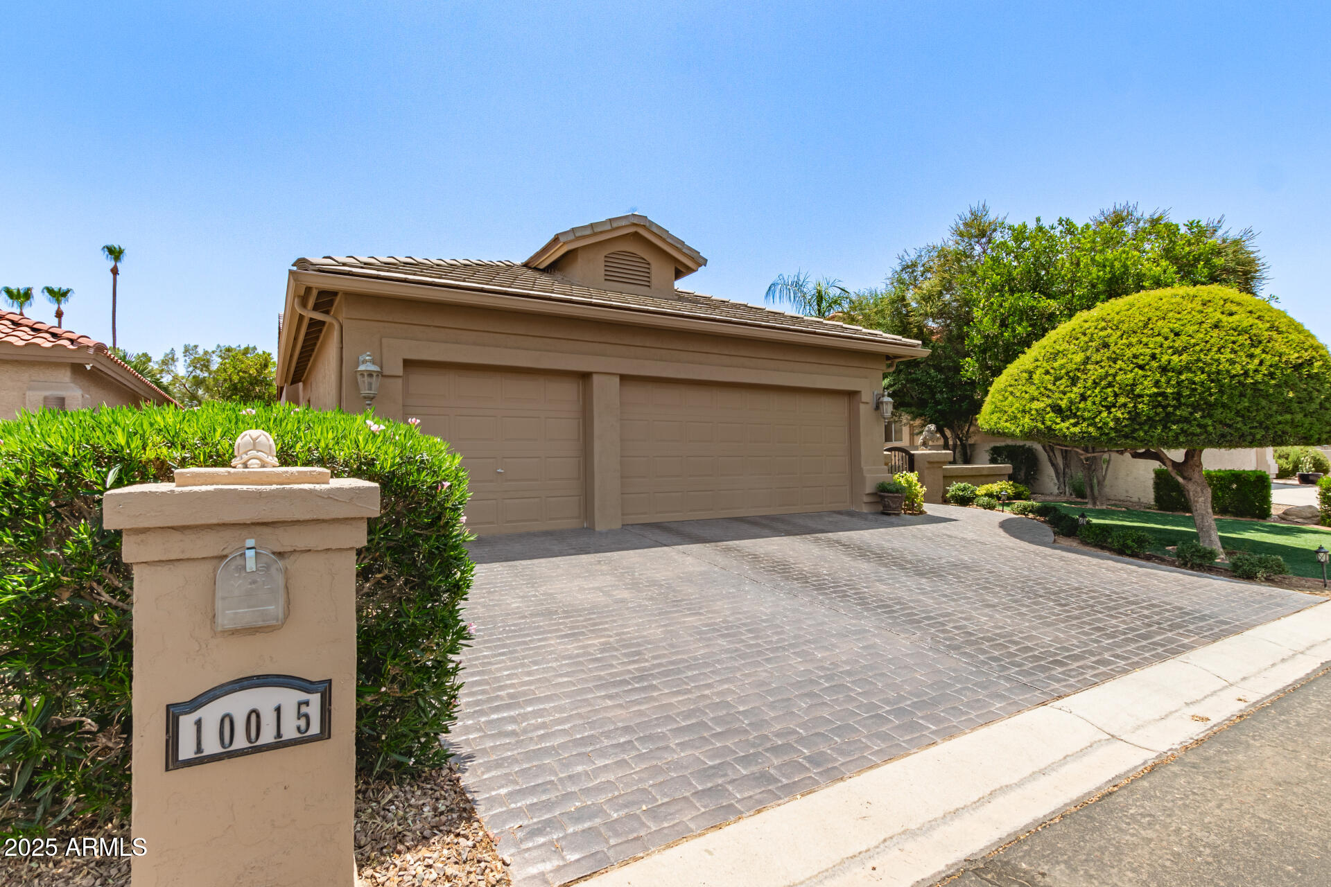 10015 E NACOMA Court