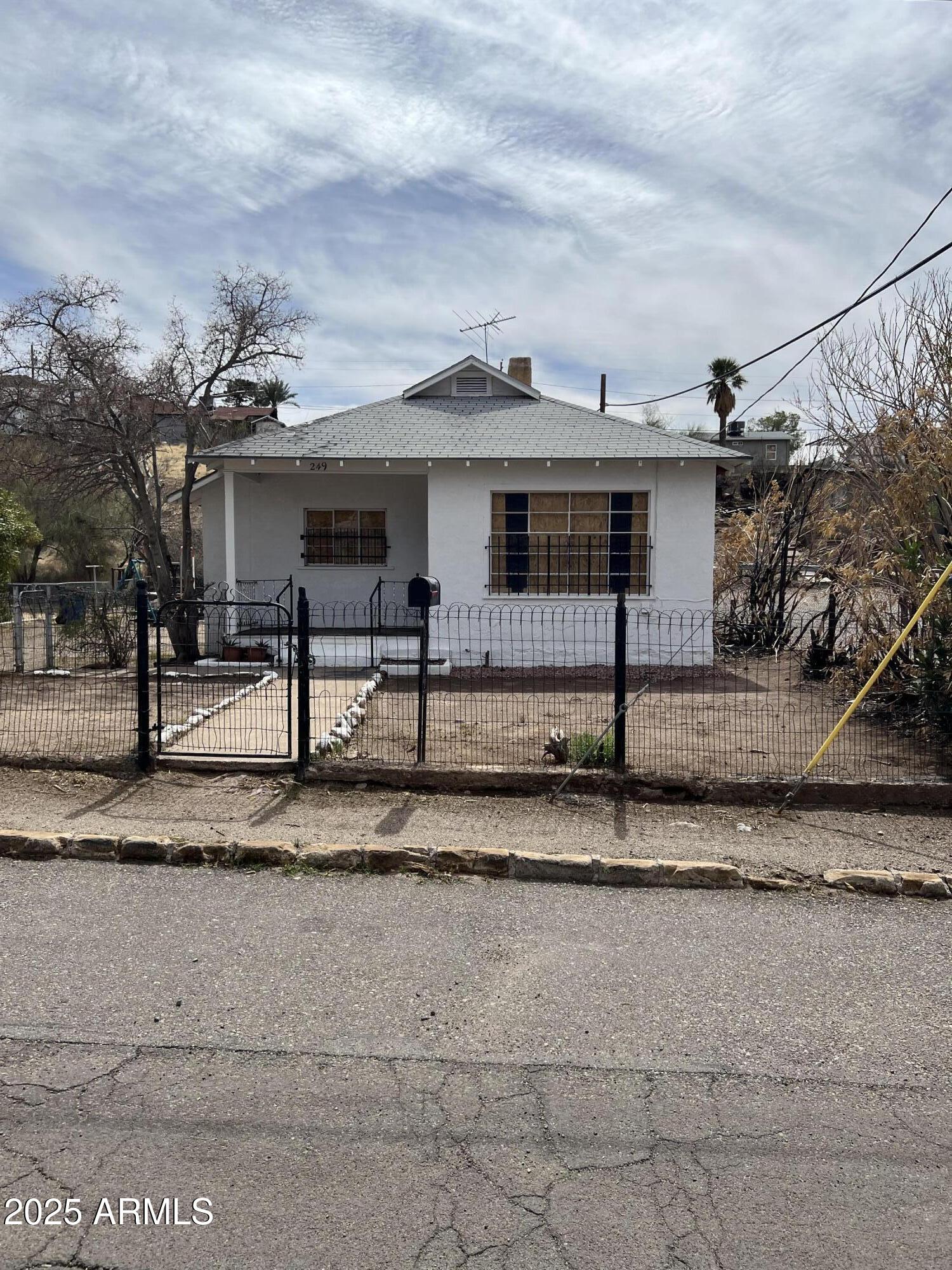 249 W HEINER Drive