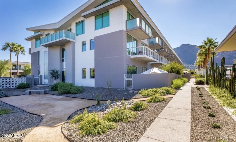 5455 E LINCOLN Drive 2001