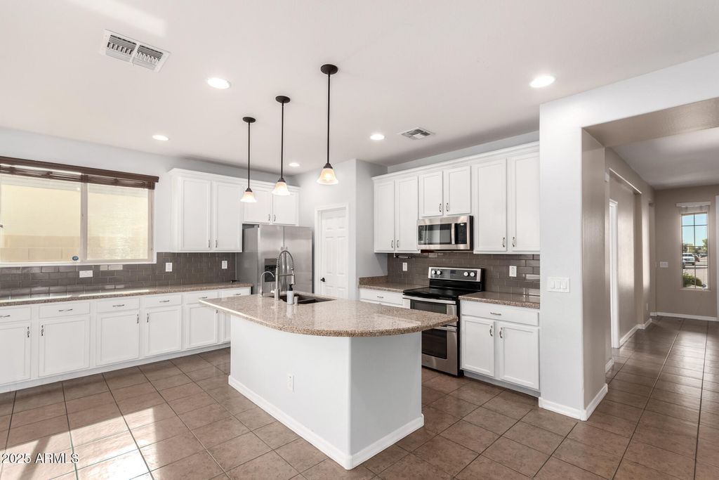 Photo of 41635 N Calle Del Sol, San Tan Valley, AZ 85140 (MLS # 6952066)