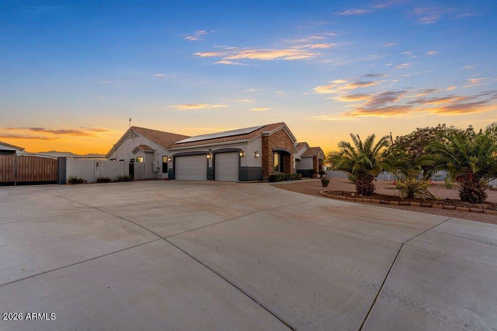 19738 W MARIPOSA Drive