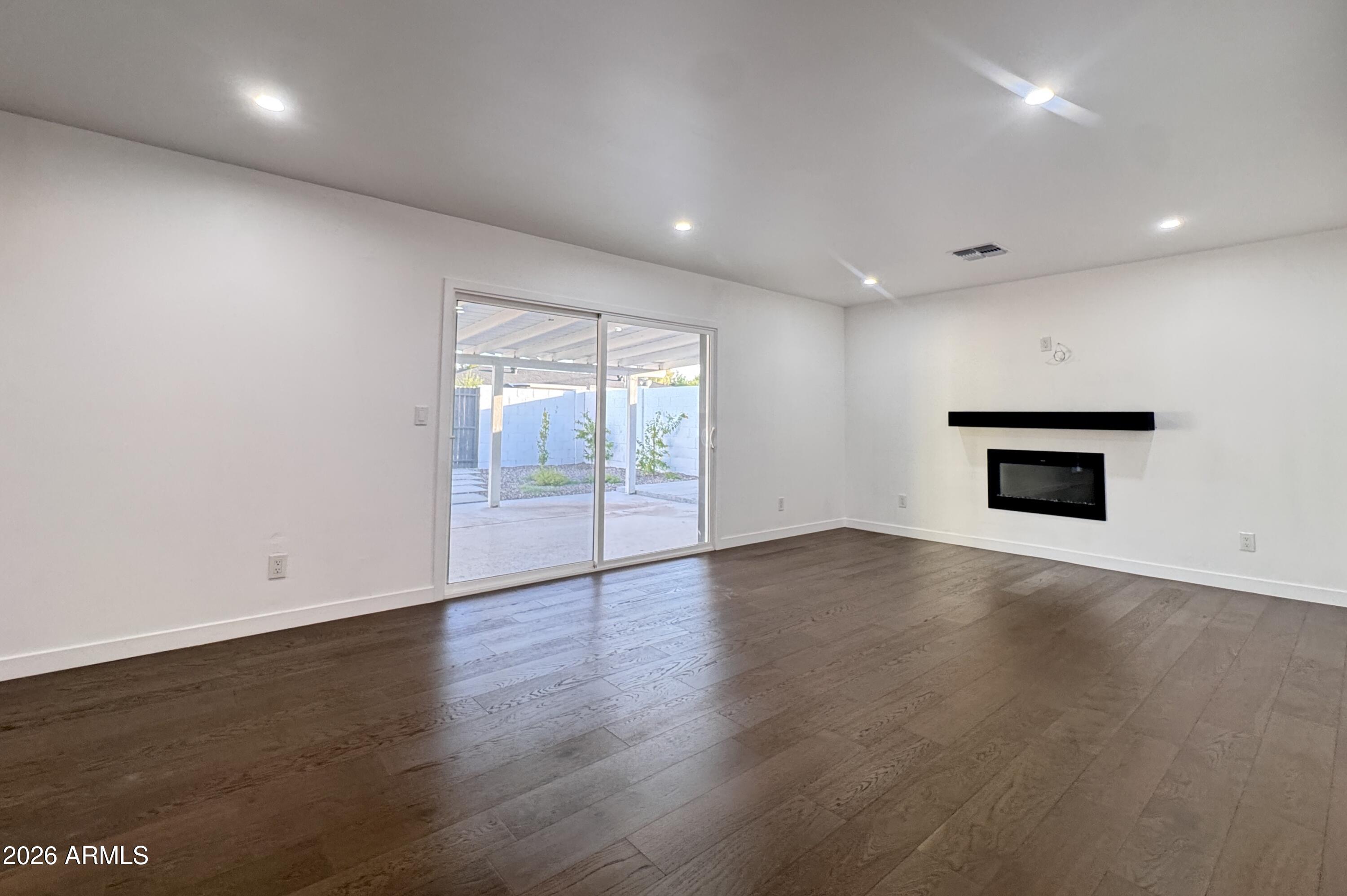 6407 E WILSHIRE Drive