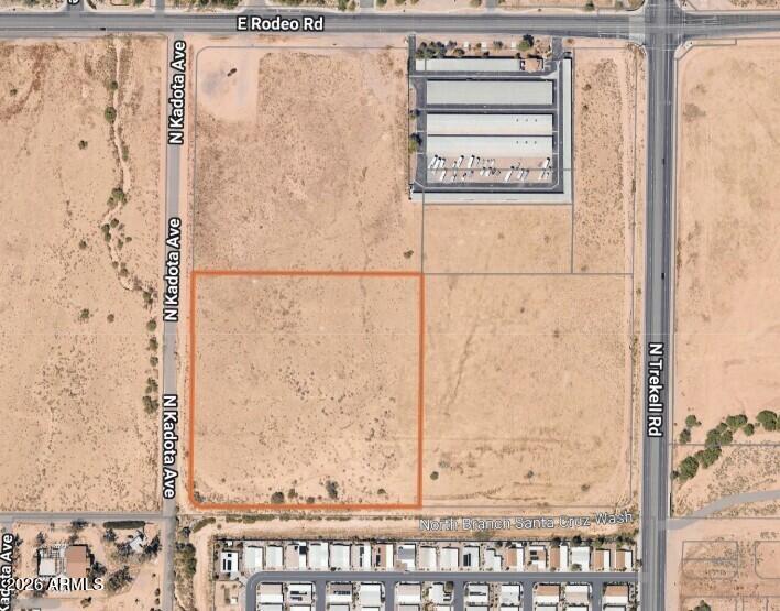 23XX N Kadota Avenue 3