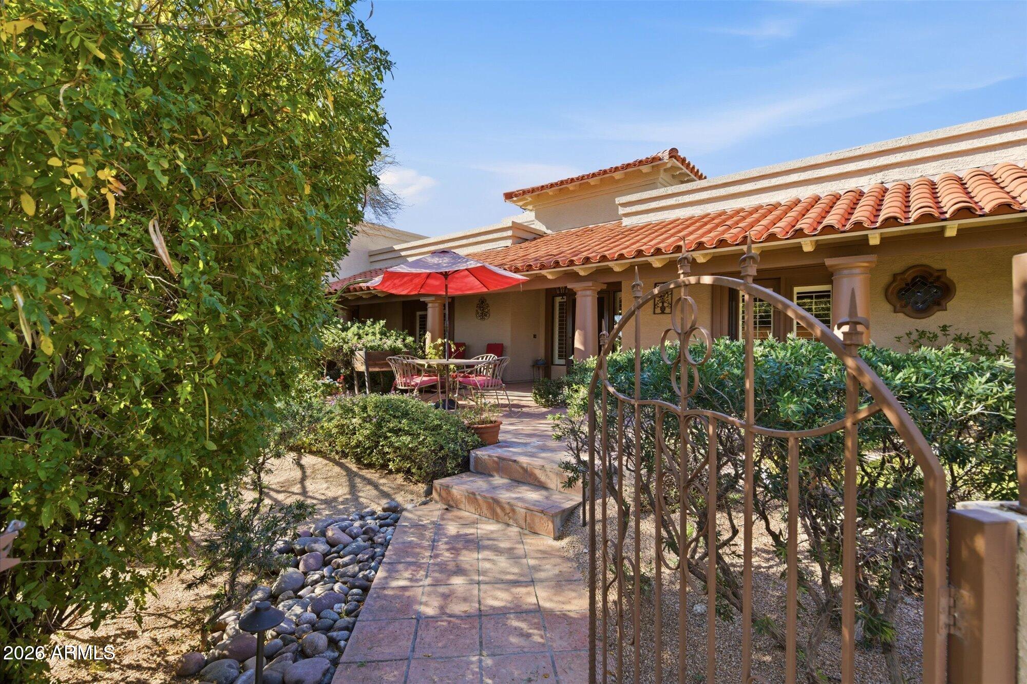 8944 E LAZYWOOD Place