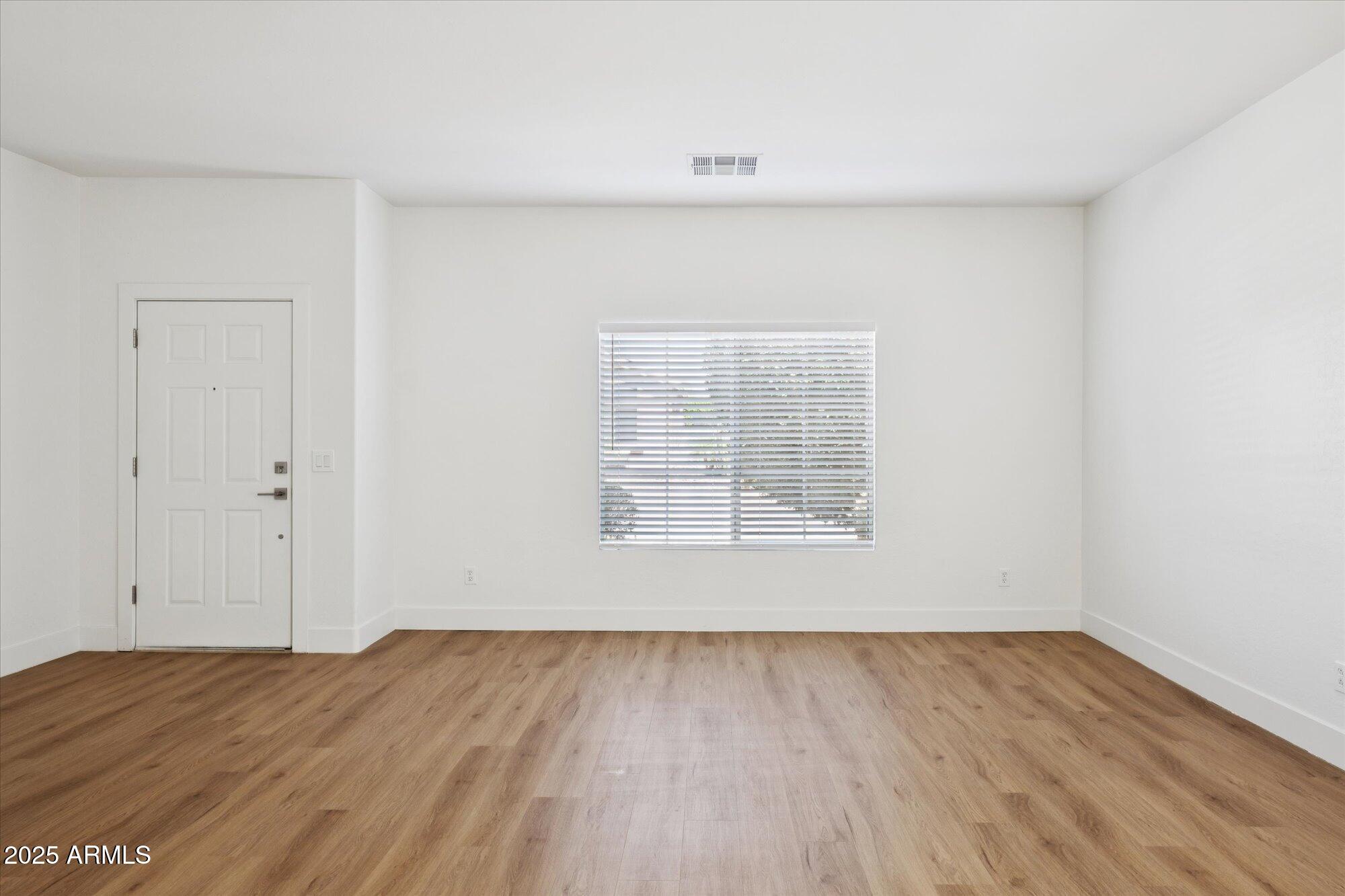 15733 W VENTURA Street