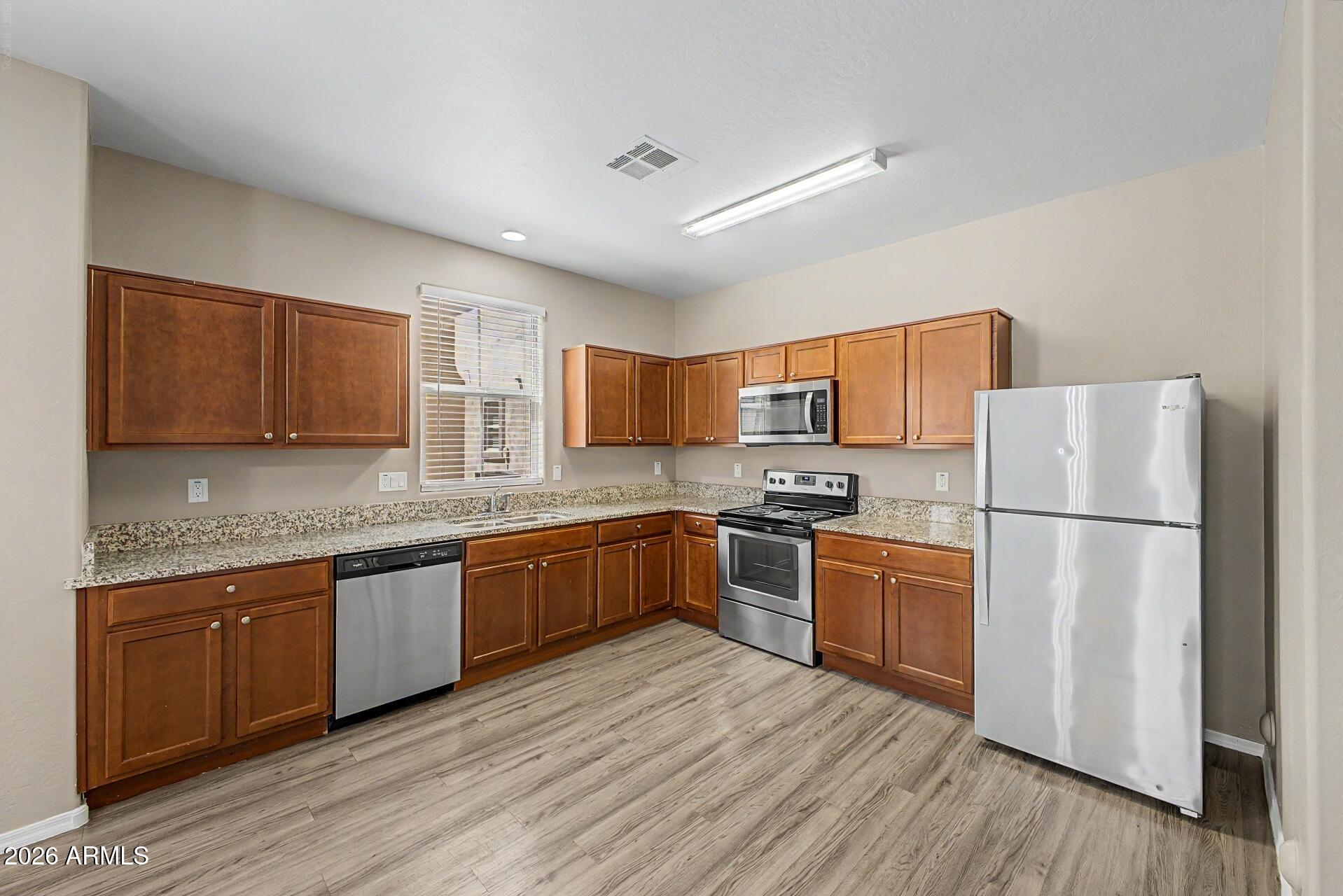 5452 W FULTON Street