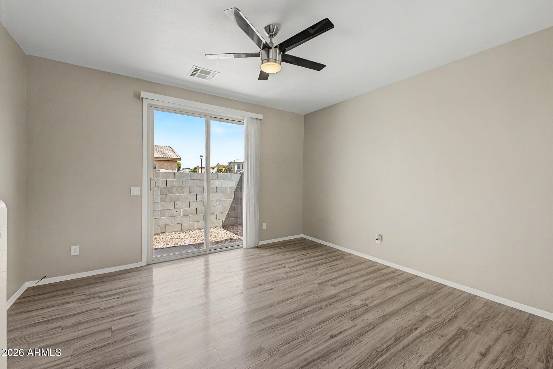 5452 W FULTON Street