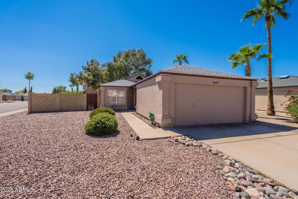 Photo of 3947 W Camino Del Rio Street, Glendale, AZ 85310 (MLS # 6924773)