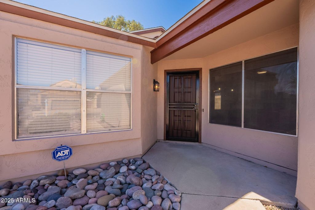 Photo of 3947 W Camino Del Rio Street, Glendale, AZ 85310 (MLS # 6924773)