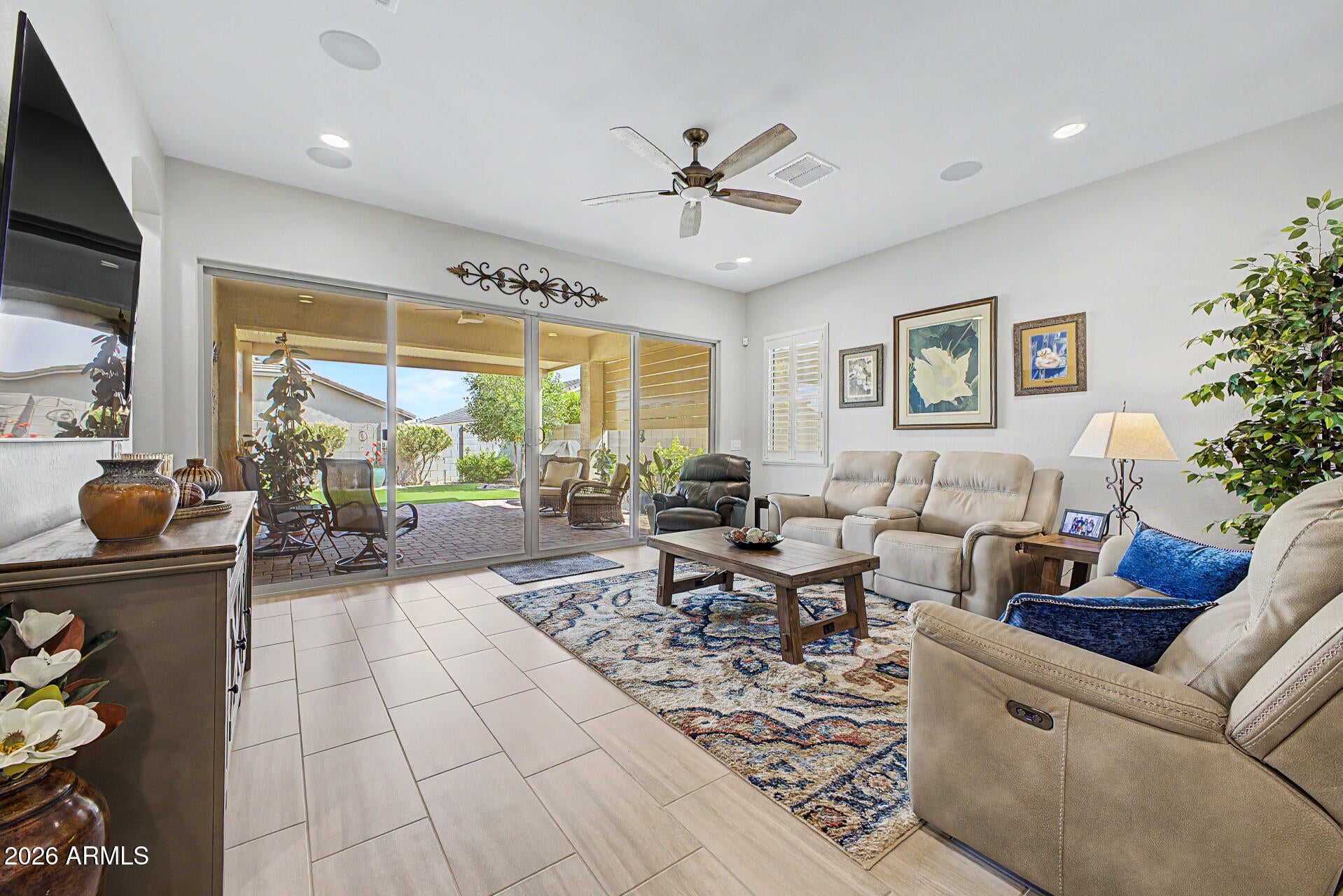 2864 W SANTA FE Drive