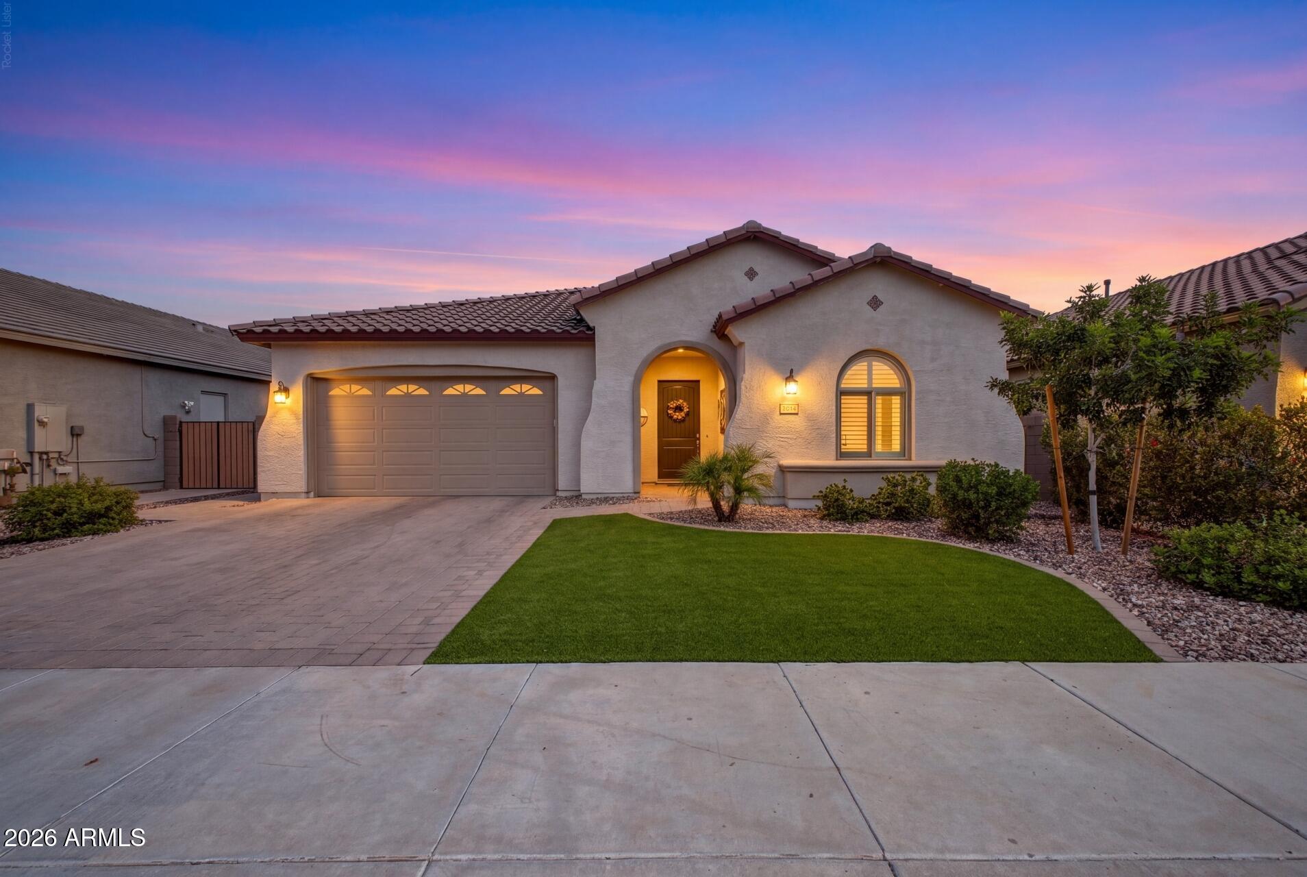 2864 W SANTA FE Drive