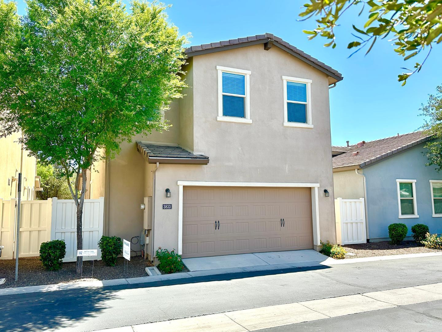 3833 E ROBERT Street