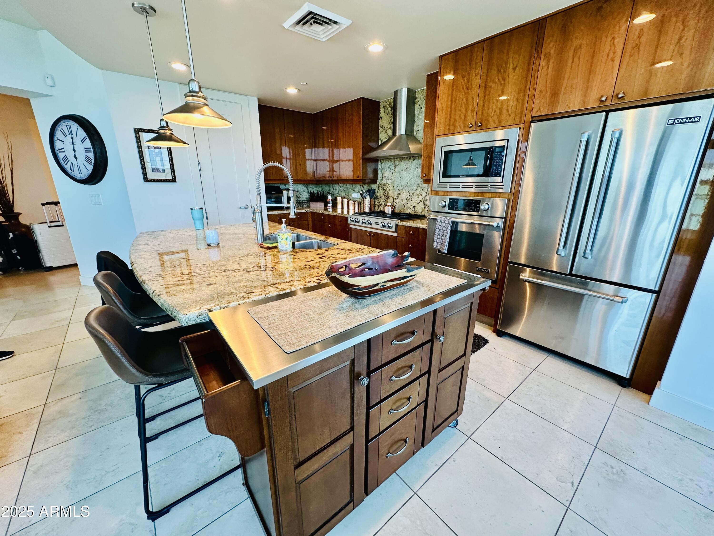 140 E RIO SALADO Parkway 507