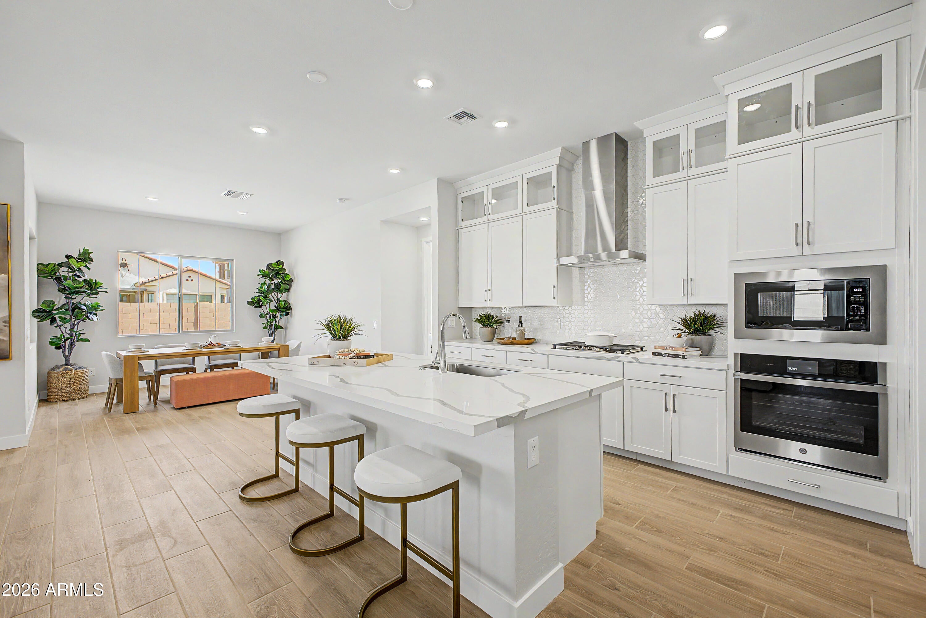 810 W Longwood Drive