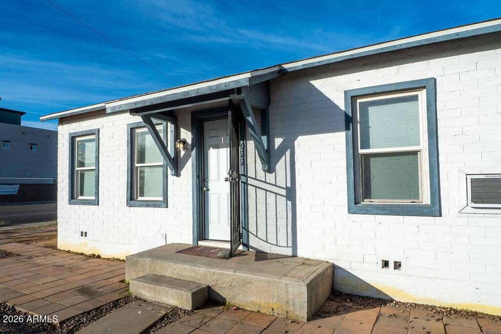 1022 S MONTEZUMA Avenue