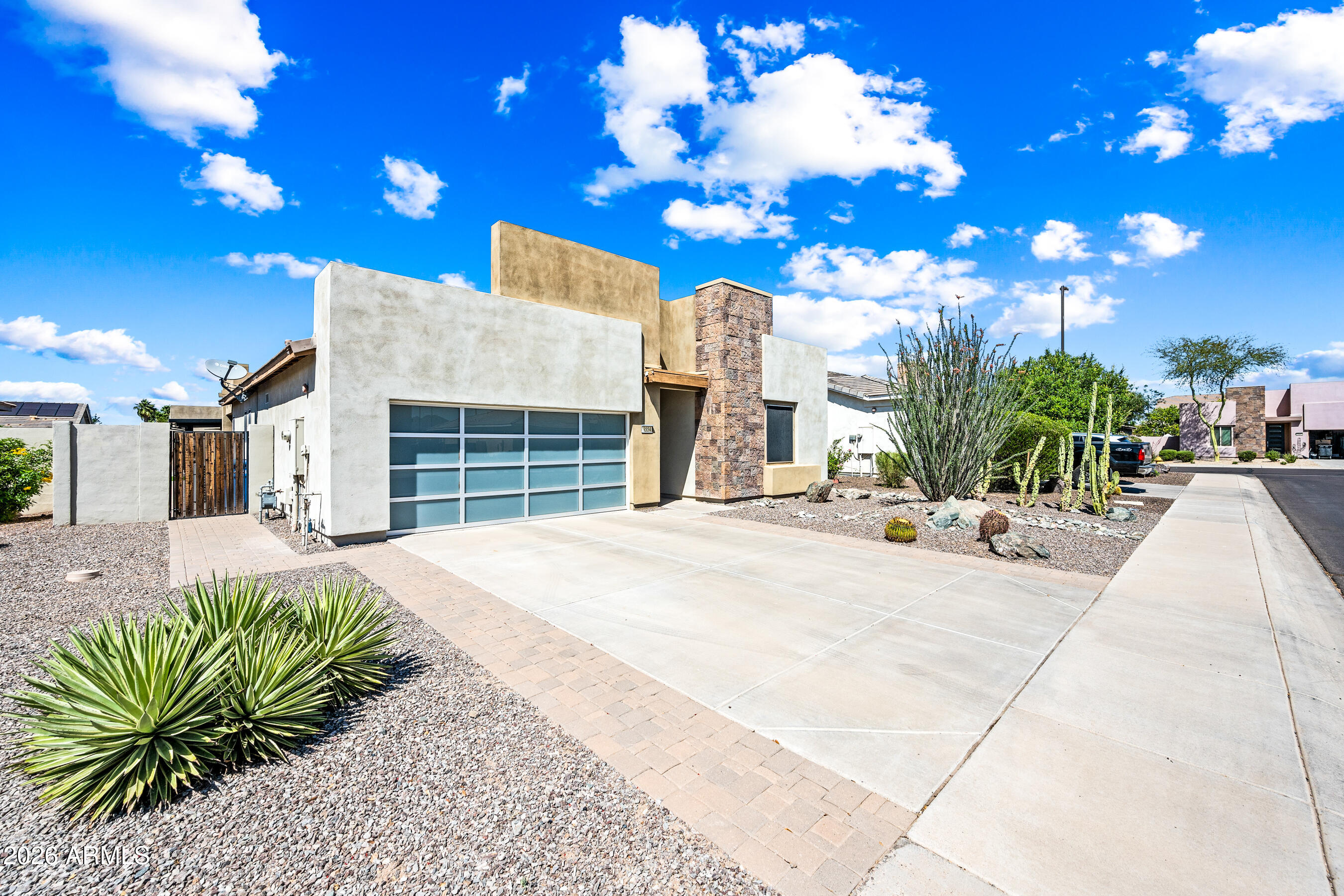 3554 E RAVENSWOOD Drive