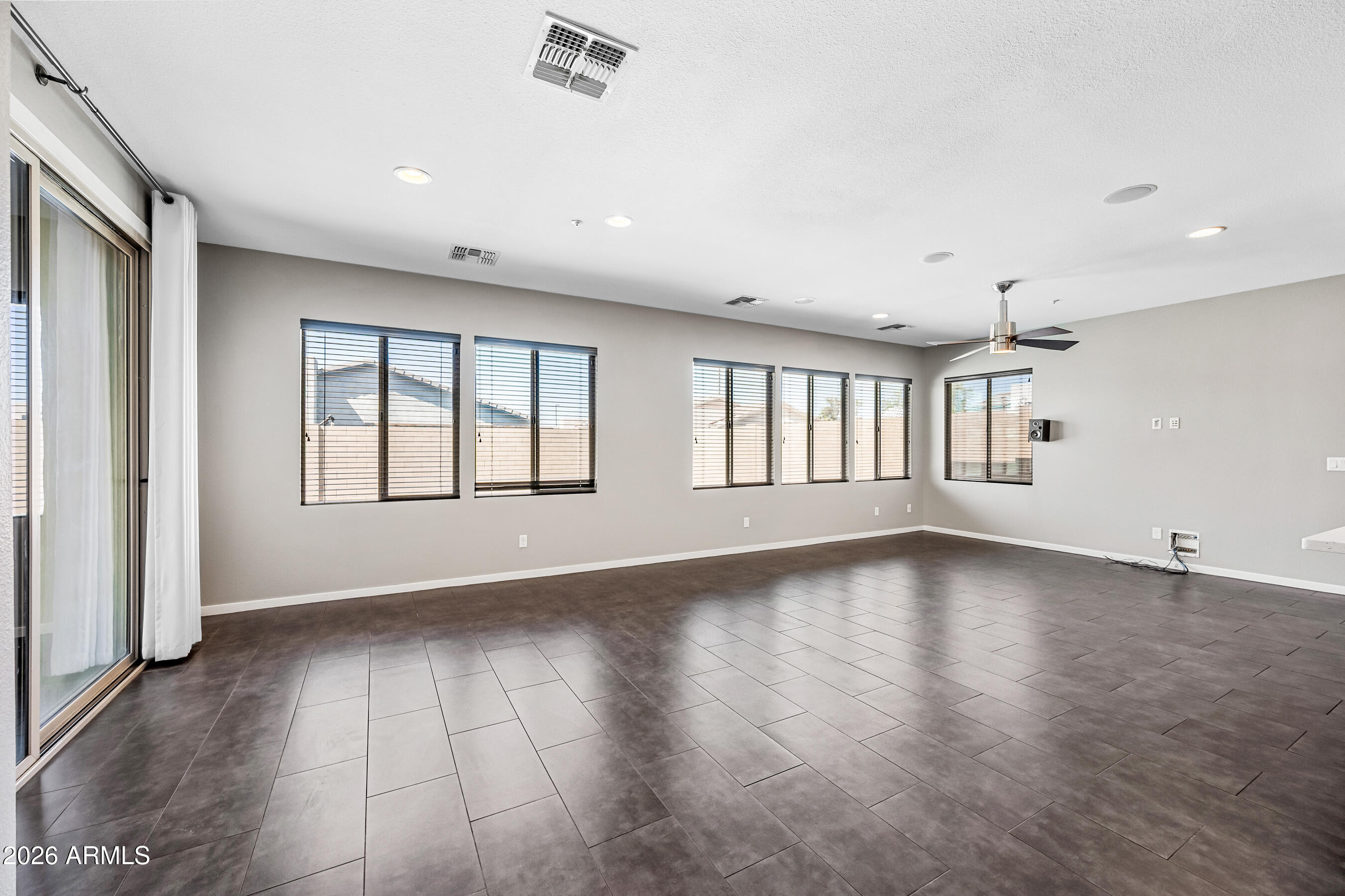 3554 E RAVENSWOOD Drive