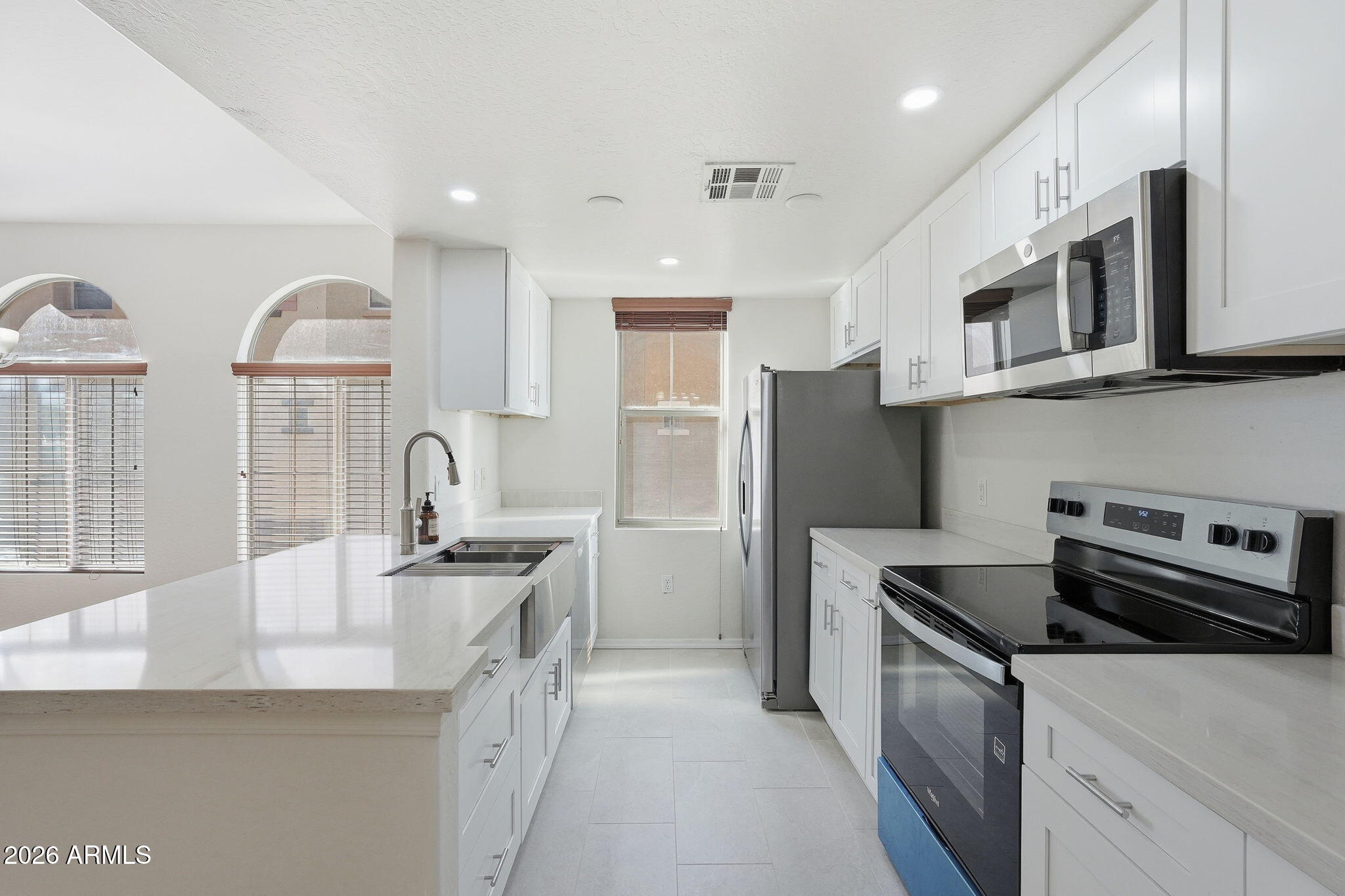 3250 W GREENWAY Road 165