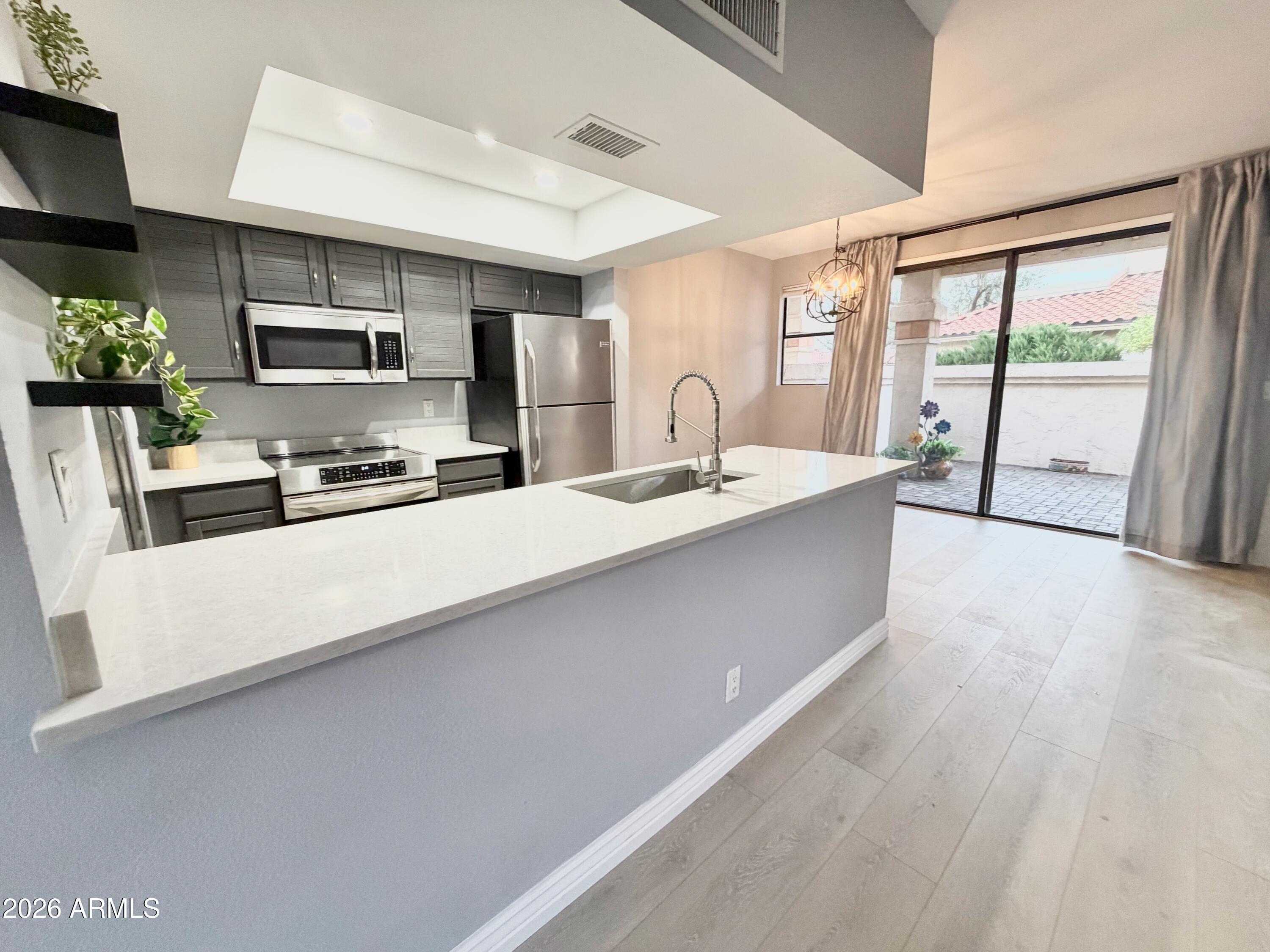 9705 E MOUNTAIN VIEW Road 1126